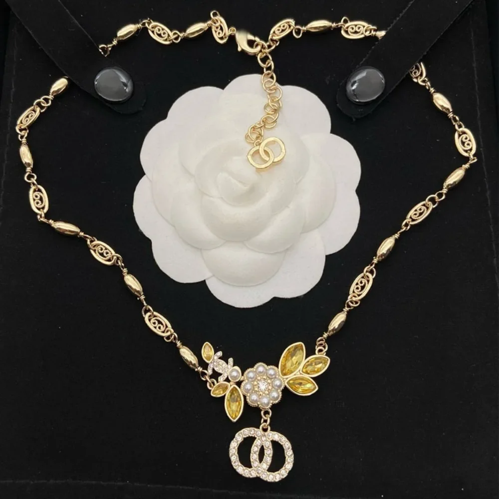 Новое женское ожерелье 2025, классическая цепочка на ключицу с жемчугом и надписью High Sense
Новое женское ожерелье 2025, классическая цепочка на ключицу с жемчугом и надписью High Sense