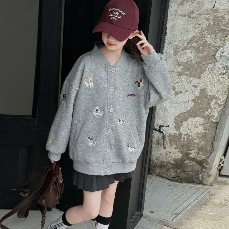 Новинка 2025 года, стильная корейская бейсбольная куртка, ветровка для девочек-подростков, средняя и большая детская осенне-зимняя верхняя одежда, ветрозащитное пальто
Новинка 2025 года, стильная корейская бейсбольная куртка, ветровка для девочек-подростков, средняя и большая детская осенне-зимняя верхняя одежда, ветрозащитное пальто