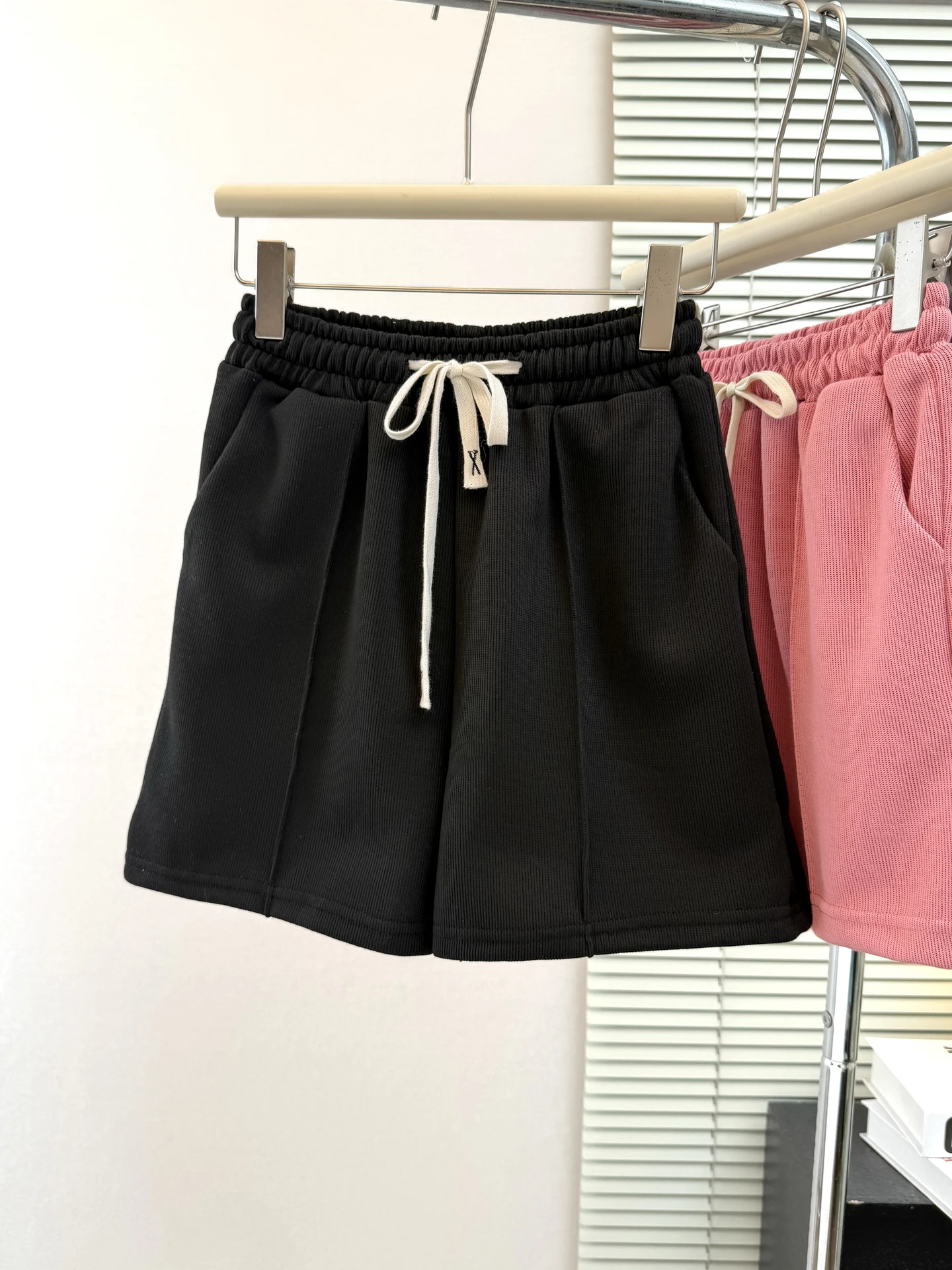 American Style Hot Girl High Waist Drawstring Wide Leg Casual Shorts Women Summer Korean Loose Versatile Sports Beach Hot Pan...
American Style Hot Girl High Waist Drawstring Wide Leg Casual Shorts Women Summer Korean Loose Versatile Sports Beach Hot Pan...