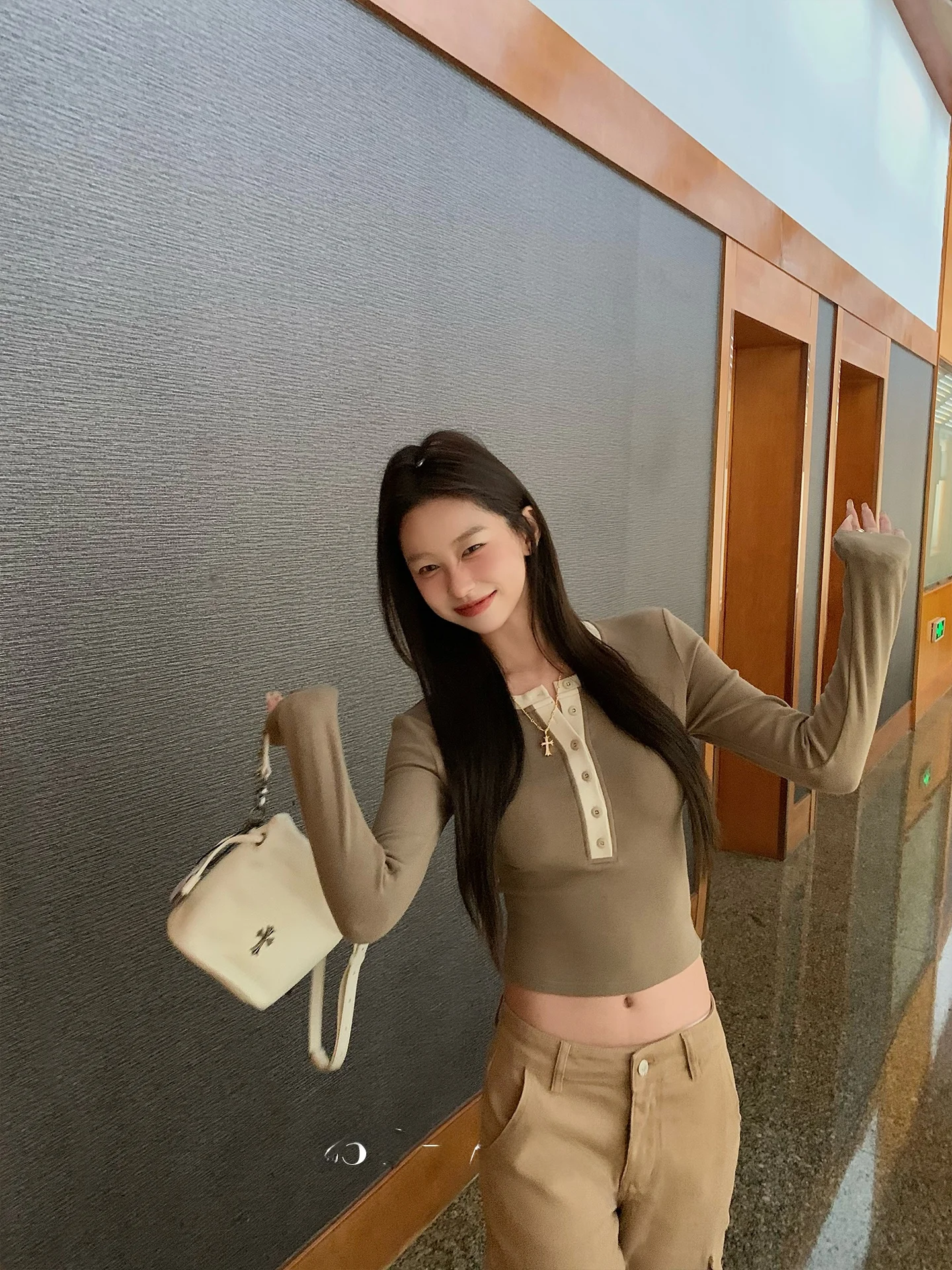 Slim Fit Long Sve T-irt Color Blo oulder Design Casual Sle Inner Wear Top for Young Women by 23TH ALTER
Slim Fit Long Sve T-irt Color Blo oulder Design Casual Sle Inner Wear Top for Young Women by 23TH ALTER