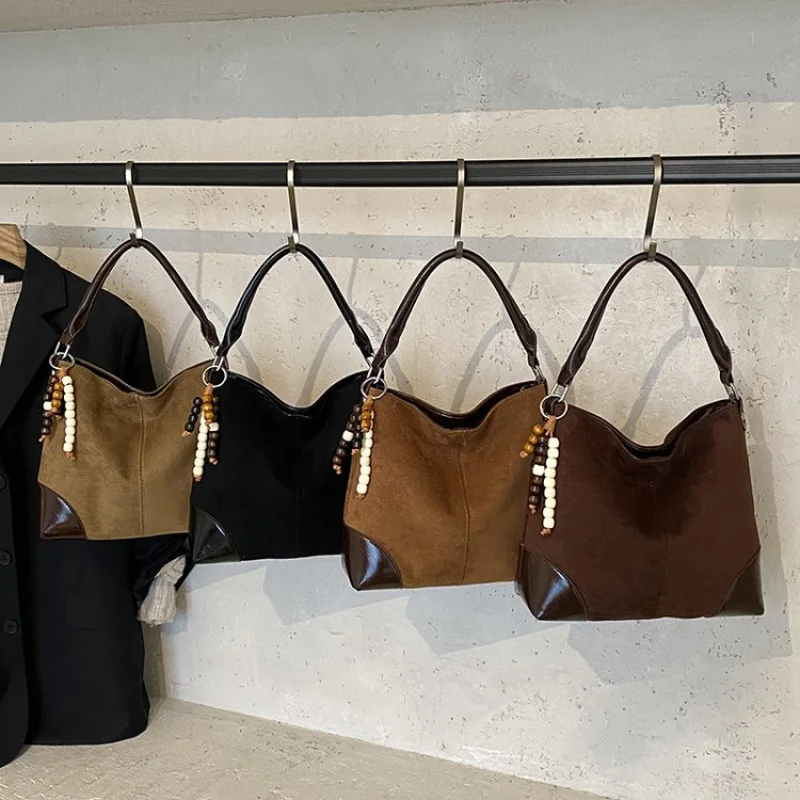 Ladies Messenger Bag Made Of Nubuck Leather Boasting Casual Switzerland Neat Spacious Soft Daily Style
Ladies Messenger Bag Made Of Nubuck Leather Boasting Casual Switzerland Neat Spacious Soft Daily Style