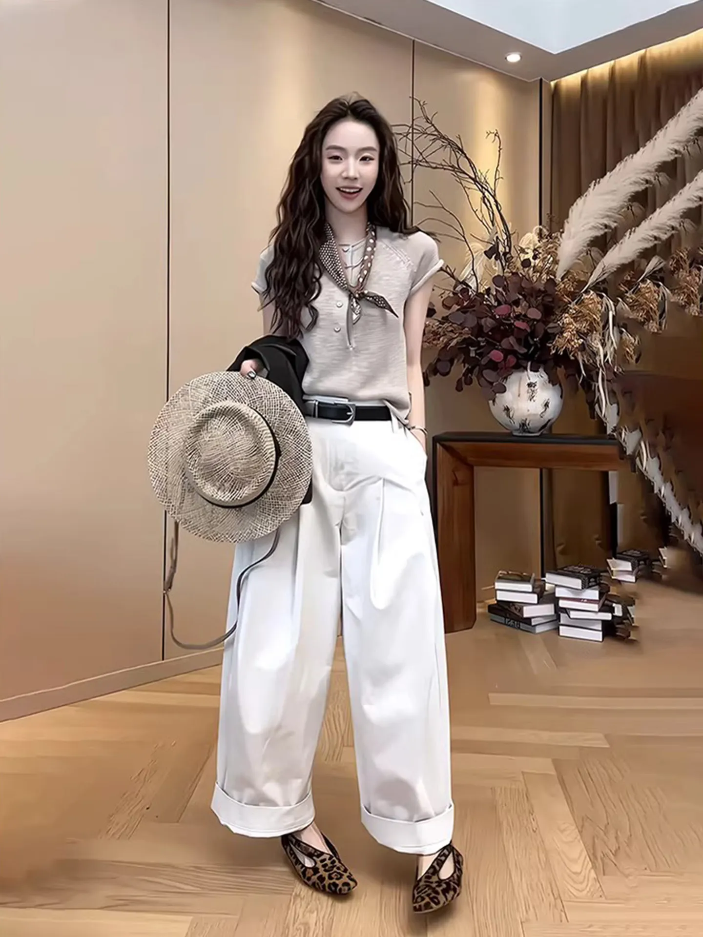 Summer Casual Style Women's Knitted Short Sleeve Top And Wide Leg Pants Two-Piece Set plus Size Fashionable And Comfortable
Summer Casual Style Women's Knitted Short Sleeve Top And Wide Leg Pants Two-Piece Set plus Size Fashionable And Comfortable