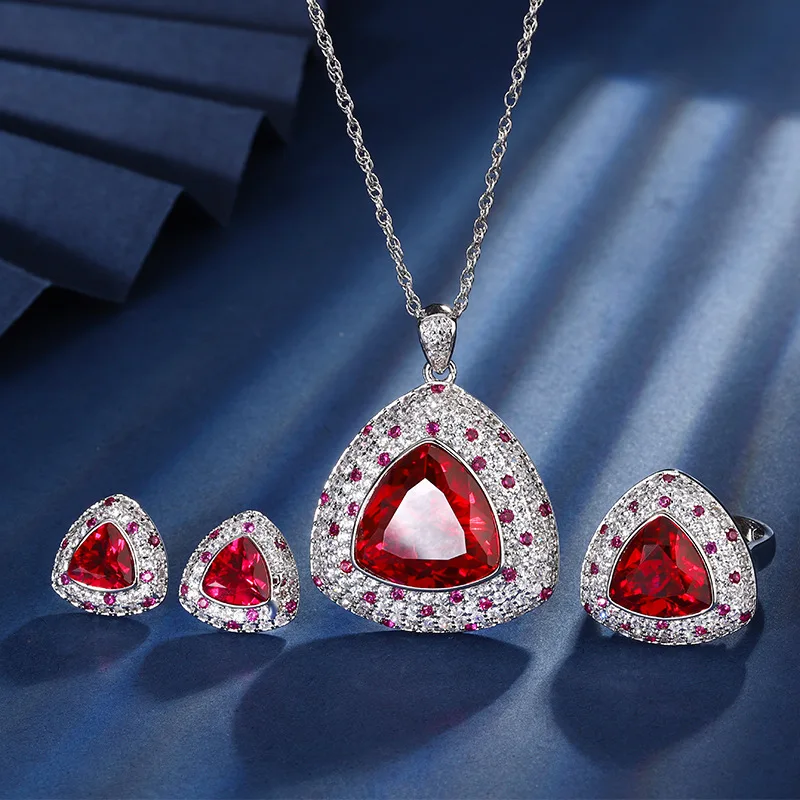 Jewelry with copper base and gold plating, new vintage red corundum triangular set, main size 17*17-12*12
Jewelry with copper base and gold plating, new vintage red corundum triangular set, main size 17*17-12*12