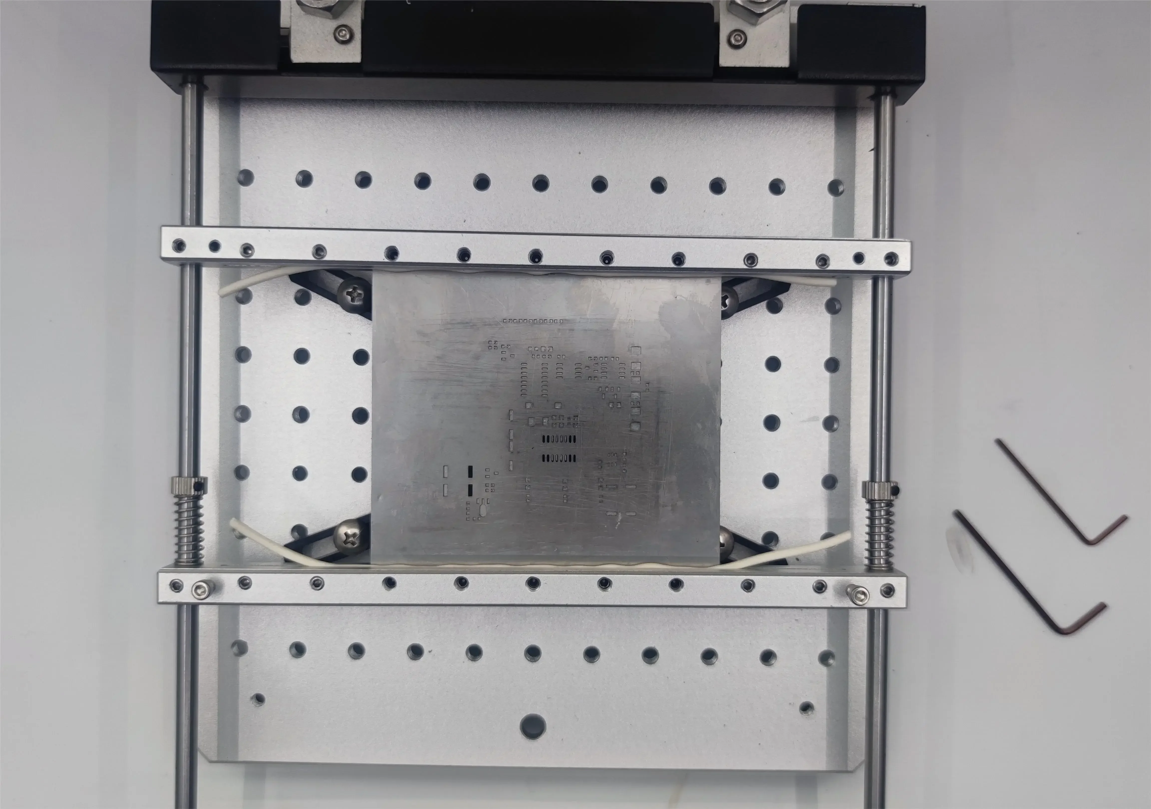 Steel mesh solder paste printing table steel sheet