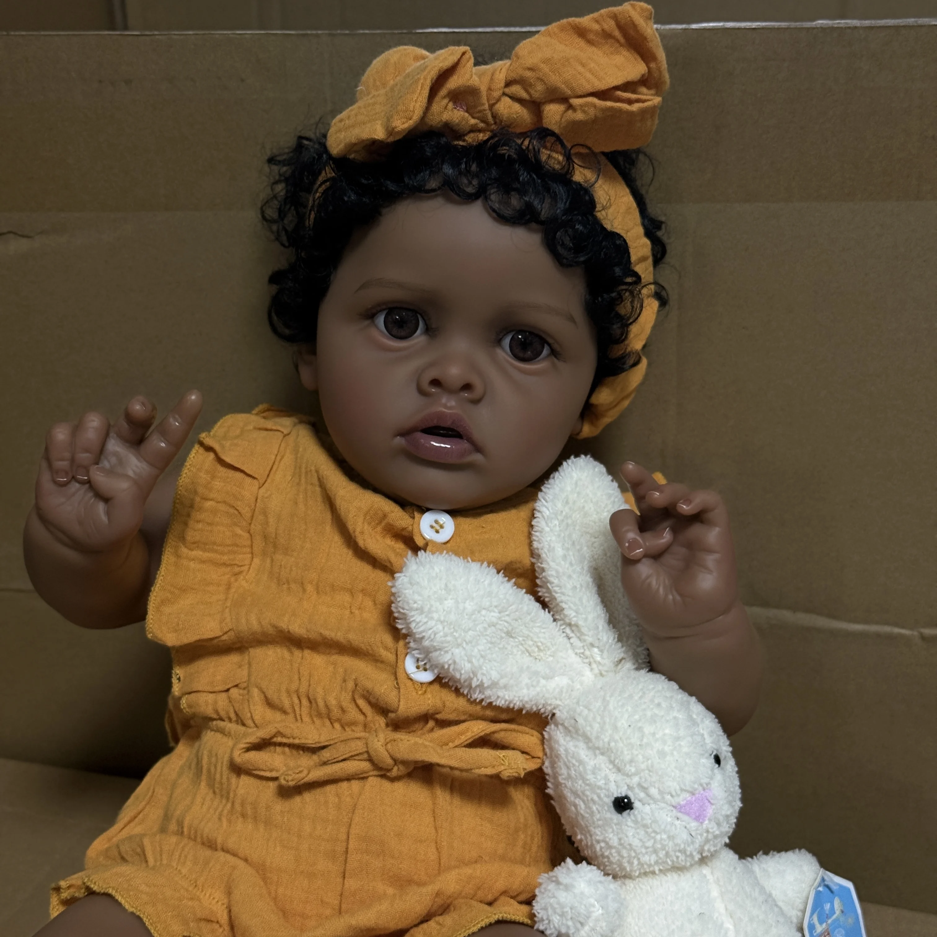 55CM Reborn Benjamin Hand-Draw Dark Skin Realistic Baby High Quality Real Looking with Hand Curly Root Hair
55CM Reborn Benjamin Hand-Draw Dark Skin Realistic Baby High Quality Real Looking with Hand Curly Root Hair
