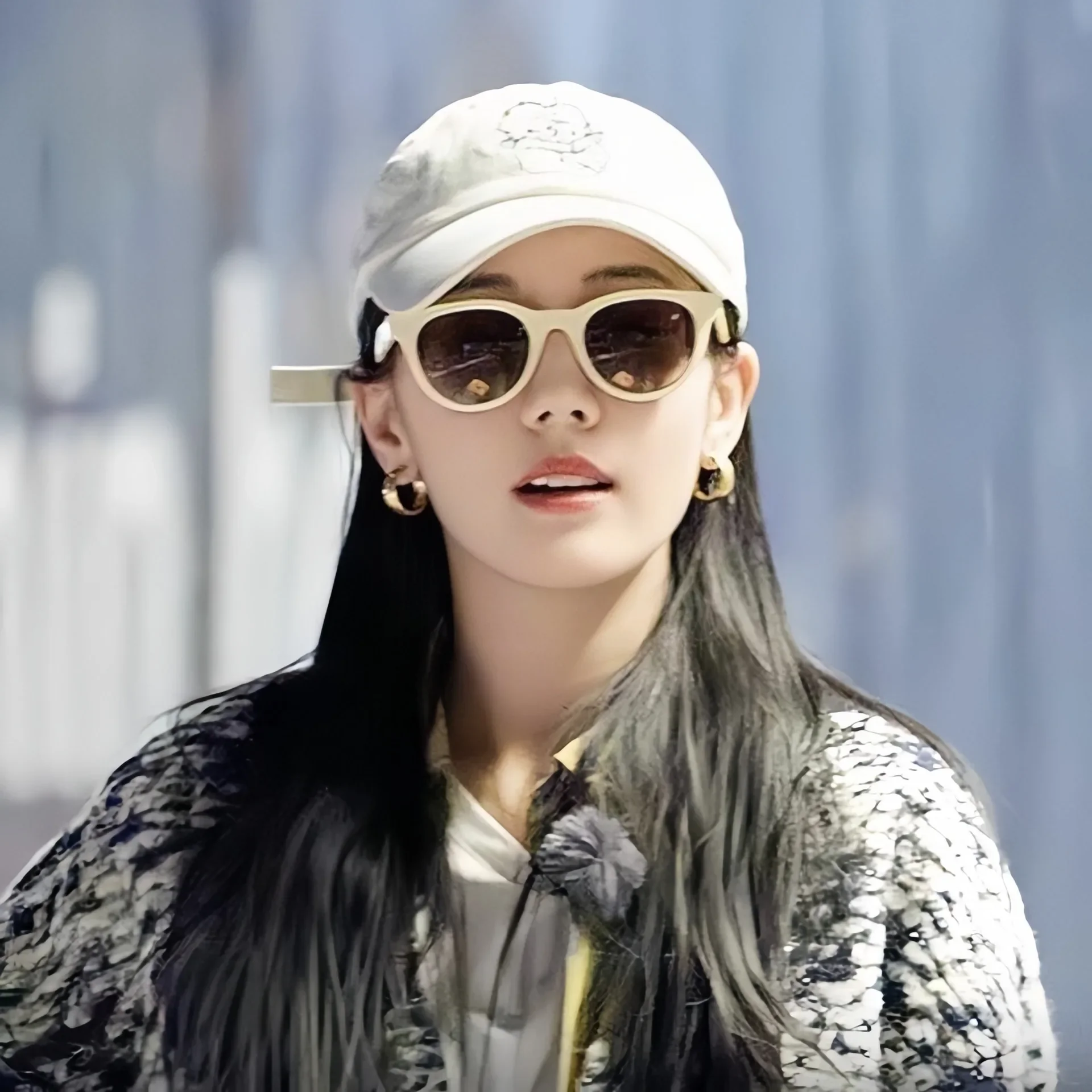 Beige women's sunglasses casual all-match cat-eye glasses women's fashion sun protection glasses men's trendy sunglasses
Beige women's sunglasses casual all-match cat-eye glasses women's fashion sun protection glasses men's trendy sunglasses
