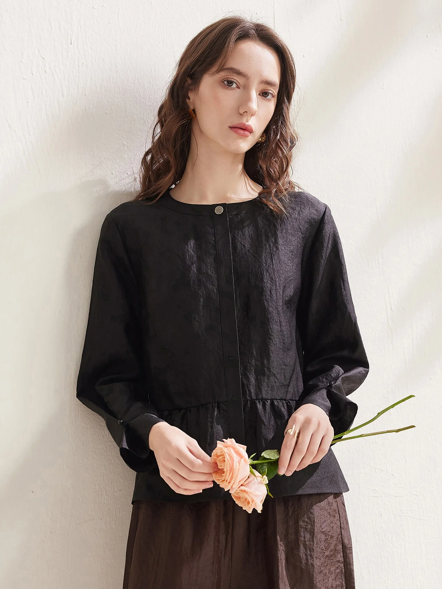 Новая весенне-летняя женская блузка Zhaojun из тяжелого шелка с длинным рукавом, роскошная, из шелка сянъюнь, свободного кроя, элегантная, с круглым вырезом, из чистого шелка.
Новая весенне-летняя женская блузка Zhaojun из тяжелого шелка с длинным рукавом, роскошная, из шелка сянъюнь, свободного кроя, элегантная, с круглым вырезом, из чистого шелка.