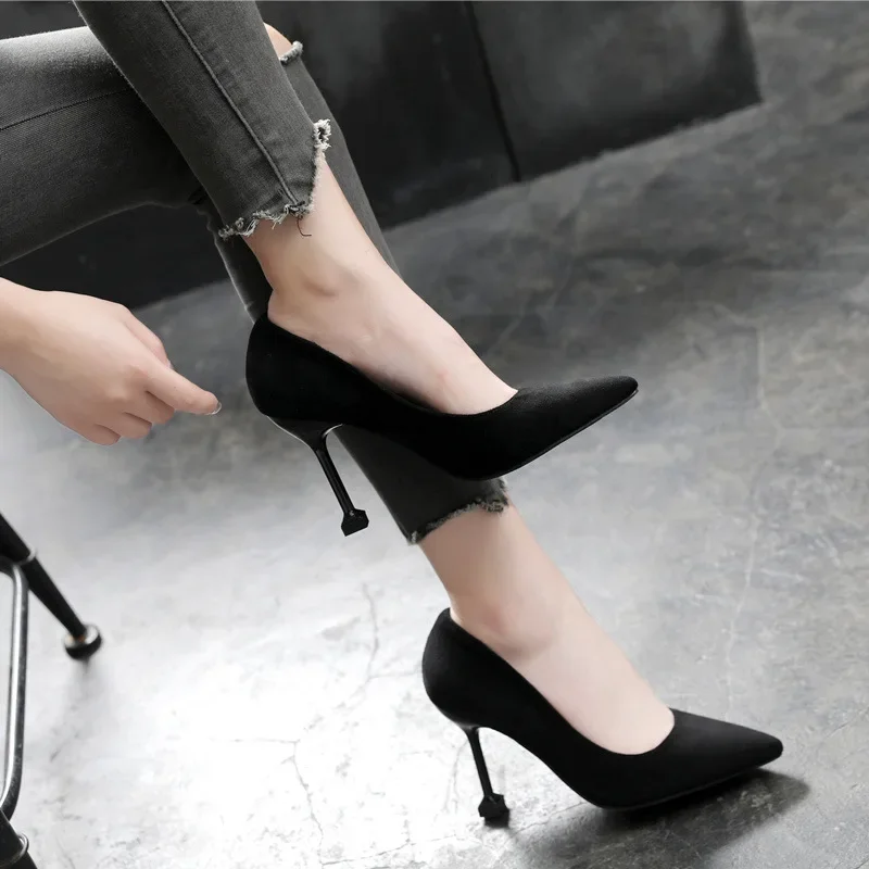 Размер 30–44, женские туфли на высоком каблуке с острым носком, большие размеры 41, 42, 43, черные туфли-лодочки на тонком каблуке 
Размер 30–44, женские туфли на высоком каблуке с острым носком, большие размеры 41, 42, 43, черные туфли-лодочки на тонком каблуке