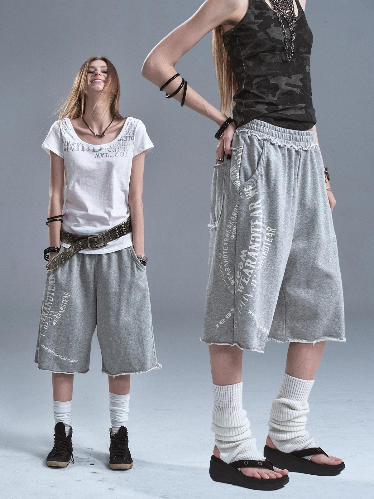 WearAndTear Street Punk Style Washed Cotton Polyester Blend Loose Fit Sweatpants with Pockets Asymmetrical Design Mid-Length
WearAndTear Street Punk Style Washed Cotton Polyester Blend Loose Fit Sweatpants with Pockets Asymmetrical Design Mid-Length