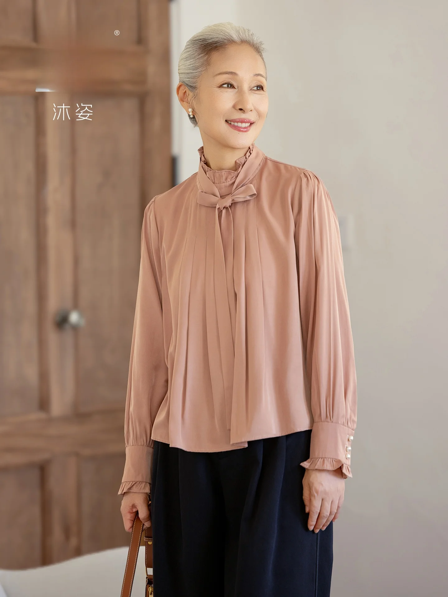 Muzhi Long Sleeve Shirt for Middle-Aged Women Earlet Collar Spring Autumn Fashion Loose Fit Standard Body Tunic Top Mom Clothes
Muzhi Long Sleeve Shirt for Middle-Aged Women Earlet Collar Spring Autumn Fashion Loose Fit Standard Body Tunic Top Mom Clothes