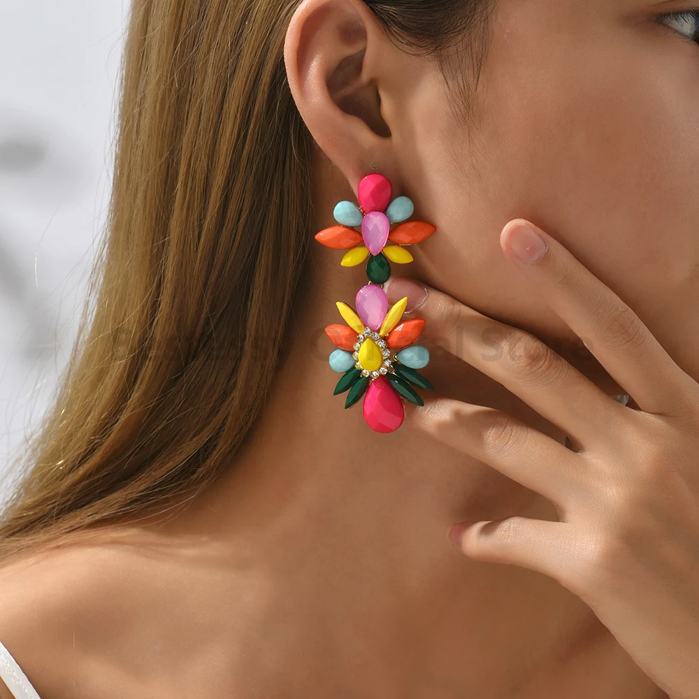 Новые модные милые красочные висячие серьги в форме цветка для женщин в стиле бохо Роскошные элегантные массивные подвески из смолы ювелирные изделия аксессуары
Новые модные милые красочные висячие серьги в форме цветка для женщин в стиле бохо Роскошные элегантные массивные подвески из смолы ювелирные изделия аксессуары