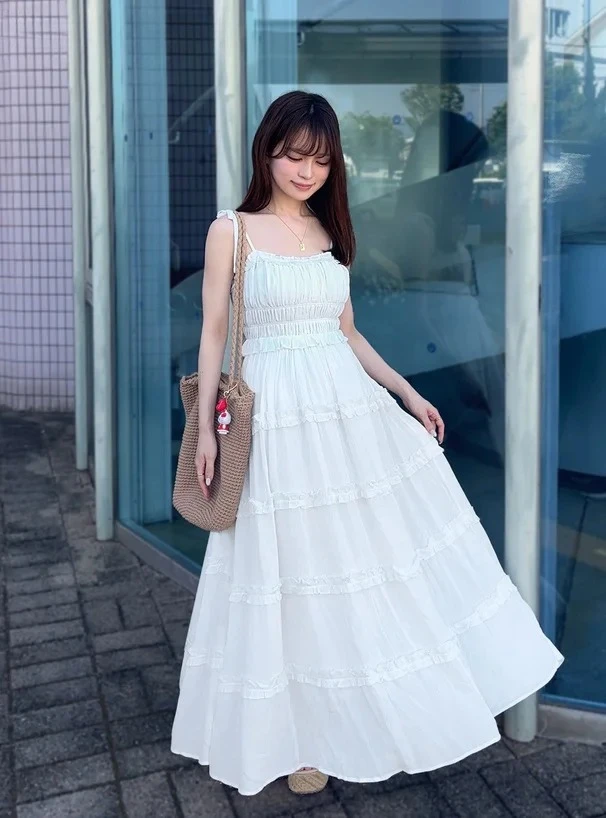 Облегающее однотонное универсальное платье макси без рукавов с высокой талией, летнее платье в японском стиле с милыми рюшами и большим подолом на длинных бретелях
Облегающее однотонное универсальное платье макси без рукавов с высокой талией, летнее платье в японском стиле с милыми рюшами и большим подолом на длинных бретелях