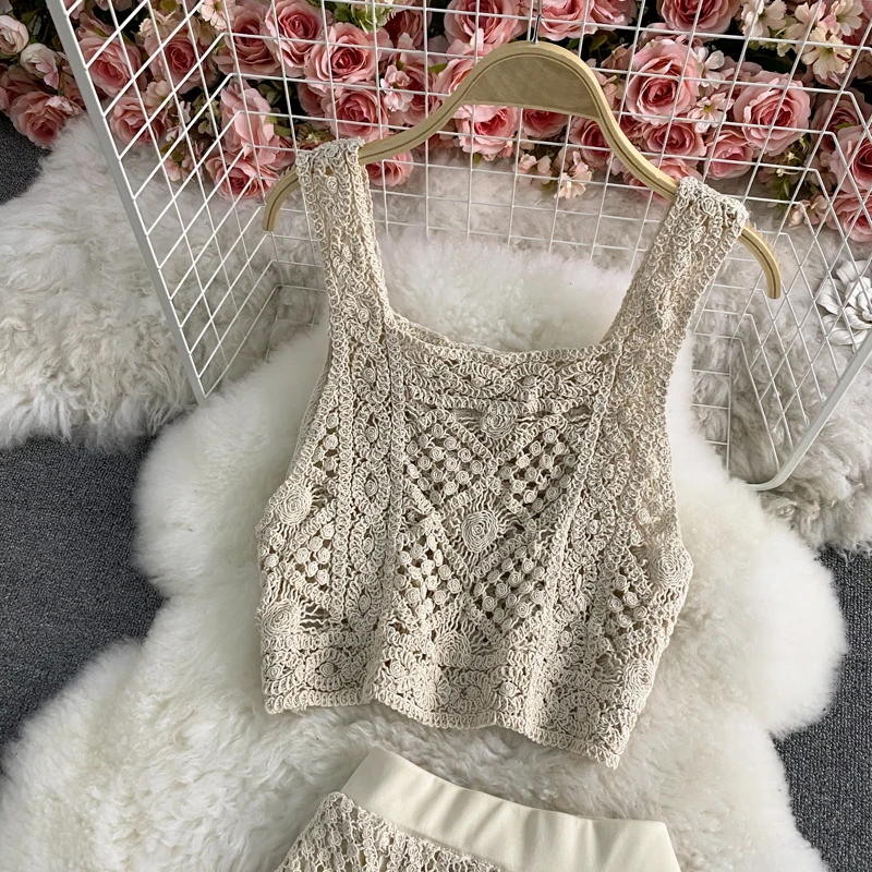 Slimming High Waist Knitted Crop Top And Wide Leg Pants Two Piece Set Hollow out Hook Design Casual Summer Faion Outfit
Slimming High Waist Knitted Crop Top And Wide Leg Pants Two Piece Set Hollow out Hook Design Casual Summer Faion Outfit