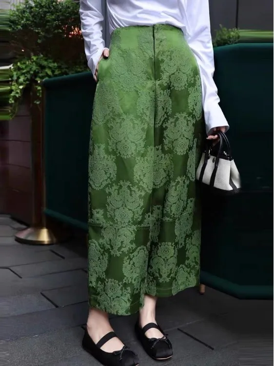 Новые осенние брюки 2025 года с объемным дизайном, шелковой вышивкой, широкими штанинами, прямые, в китайском стиле, универсальные, длиной 7/8
Новые осенние брюки 2025 года с объемным дизайном, шелковой вышивкой, широкими штанинами, прямые, в китайском стиле, универсальные, длиной 7/8