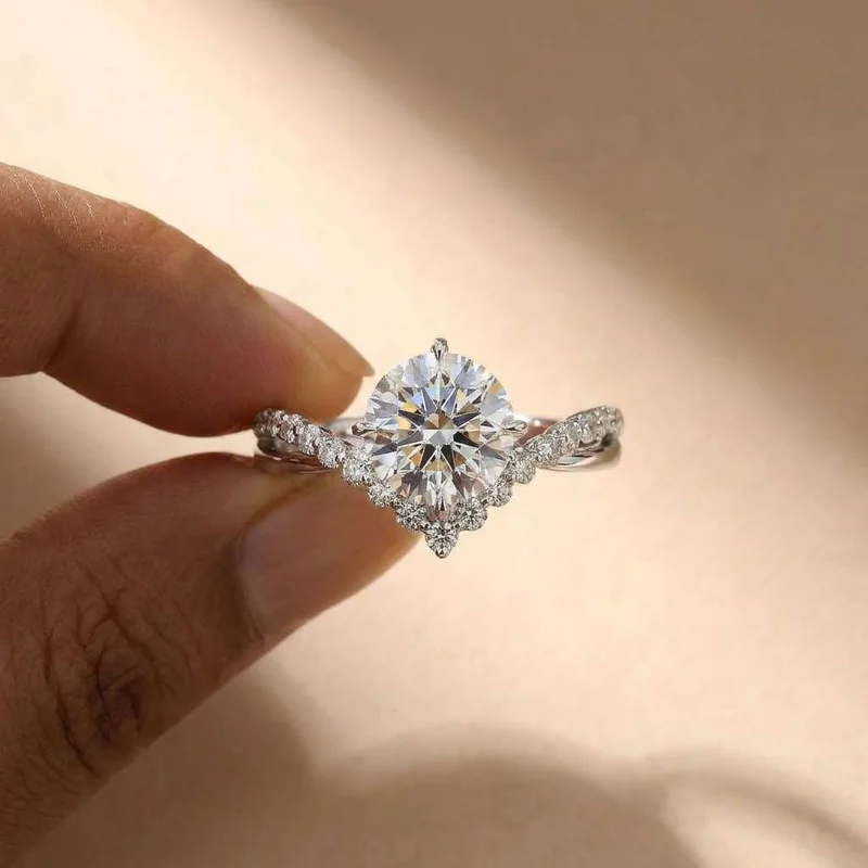 925 Sterling Silve Shining Zircon Four clawed V-shaped Rings for Exquisite Women Party Engagement High Quality Hot Sale Jewelry
925 Sterling Silve Shining Zircon Four clawed V-shaped Rings for Exquisite Women Party Engagement High Quality Hot Sale Jewelry