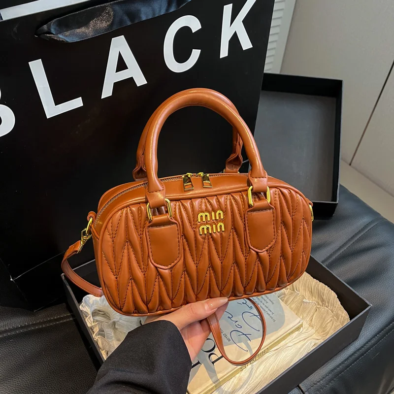 Diaper Bags Classic Women's Tote Bags In Luxurious Leather, Roomy Main Section And Side Pockets, Perfect For Shopping Or Beach
Diaper Bags Classic Women's Tote Bags In Luxurious Leather, Roomy Main Section And Side Pockets, Perfect For Shopping Or Beach