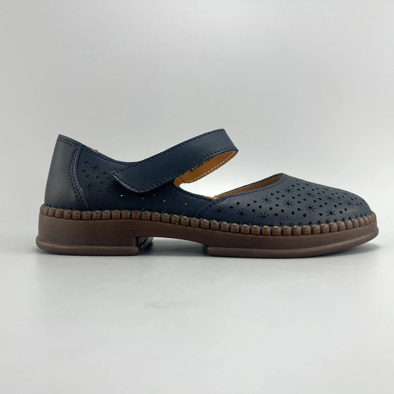 Leather Soft Bot Mom oes Sandals Women's Hollow out Anti-Slip Middle Age And ly Women's Faion Single oes
Leather Soft Bot Mom oes Sandals Women's Hollow out Anti-Slip Middle Age And ly Women's Faion Single oes