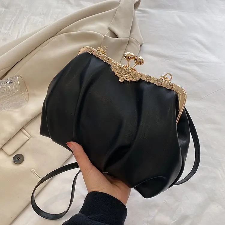 2025 summer 2318 new lock premium sense retro light luxury style pleated bag PU shoulder bag sewing line
2025 summer 2318 new lock premium sense retro light luxury style pleated bag PU shoulder bag sewing line