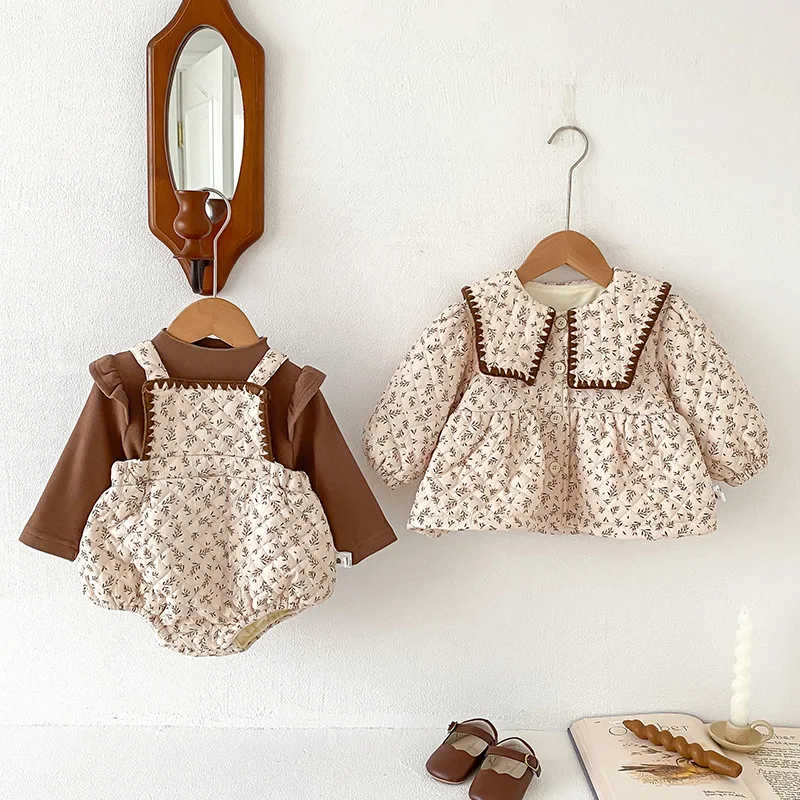 2024 Winter Baby Girls 3PCS Clothes Set Cotton Long Sleeve Tops Plus Velvet Suspender Rompers Long Sleeve Thick Warm Coat Suit
2024 Winter Baby Girls 3PCS Clothes Set Cotton Long Sleeve Tops Plus Velvet Suspender Rompers Long Sleeve Thick Warm Coat Suit