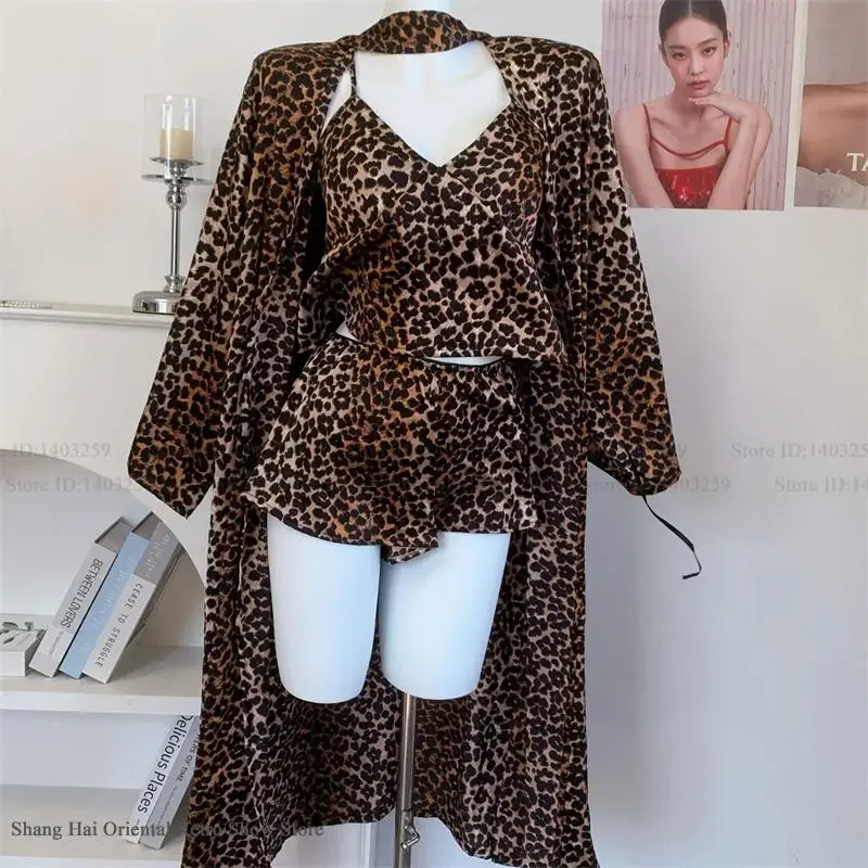 Summer New Long Robe Pajamas Set Loungewear Sexy Leopard Strap Top&shorts Women's Lingerie Sets Silky Satin Homewear Loungewear
Summer New Long Robe Pajamas Set Loungewear Sexy Leopard Strap Top&shorts Women's Lingerie Sets Silky Satin Homewear Loungewear