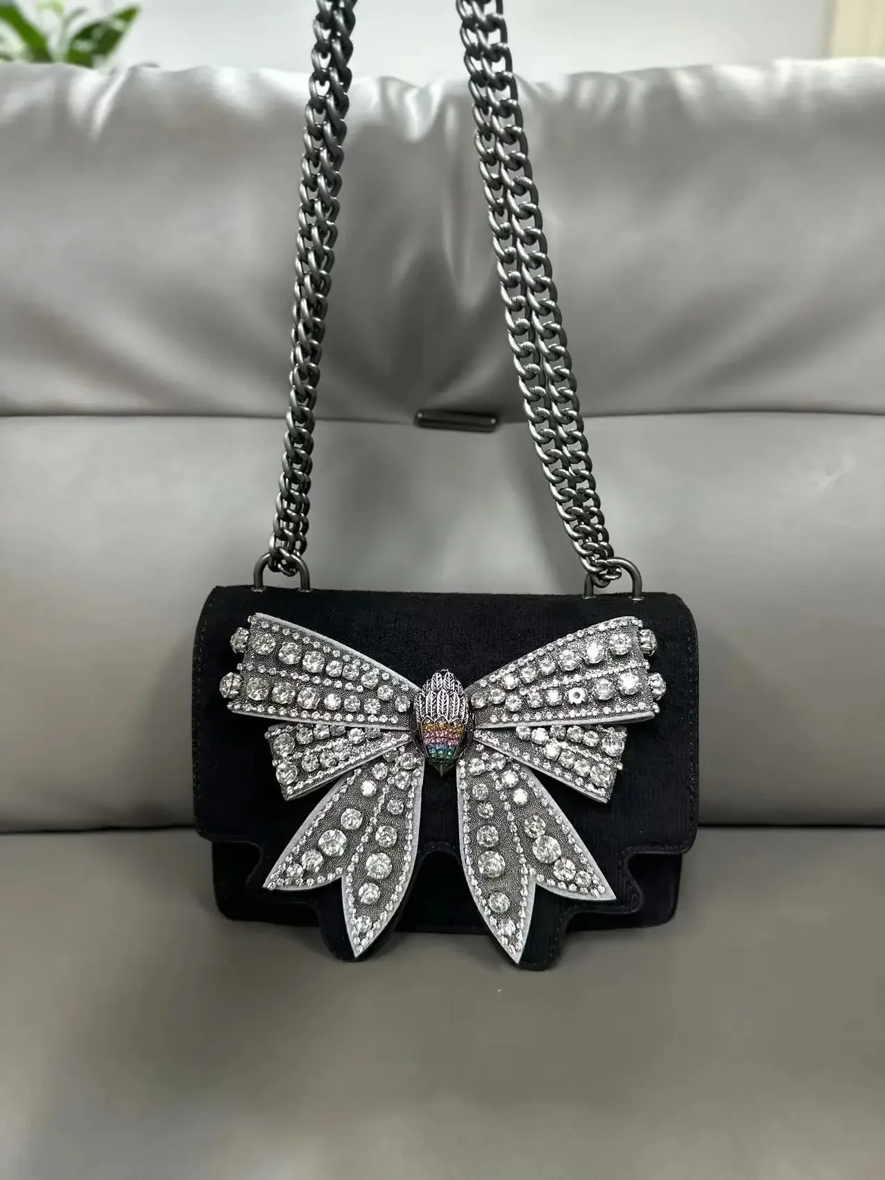 KURT GEIGER Luxury Brand High-Quality Designer Replica Retro Eagle Head Diamond Butterfly Handbags for Women
KURT GEIGER Luxury Brand High-Quality Designer Replica Retro Eagle Head Diamond Butterfly Handbags for Women
