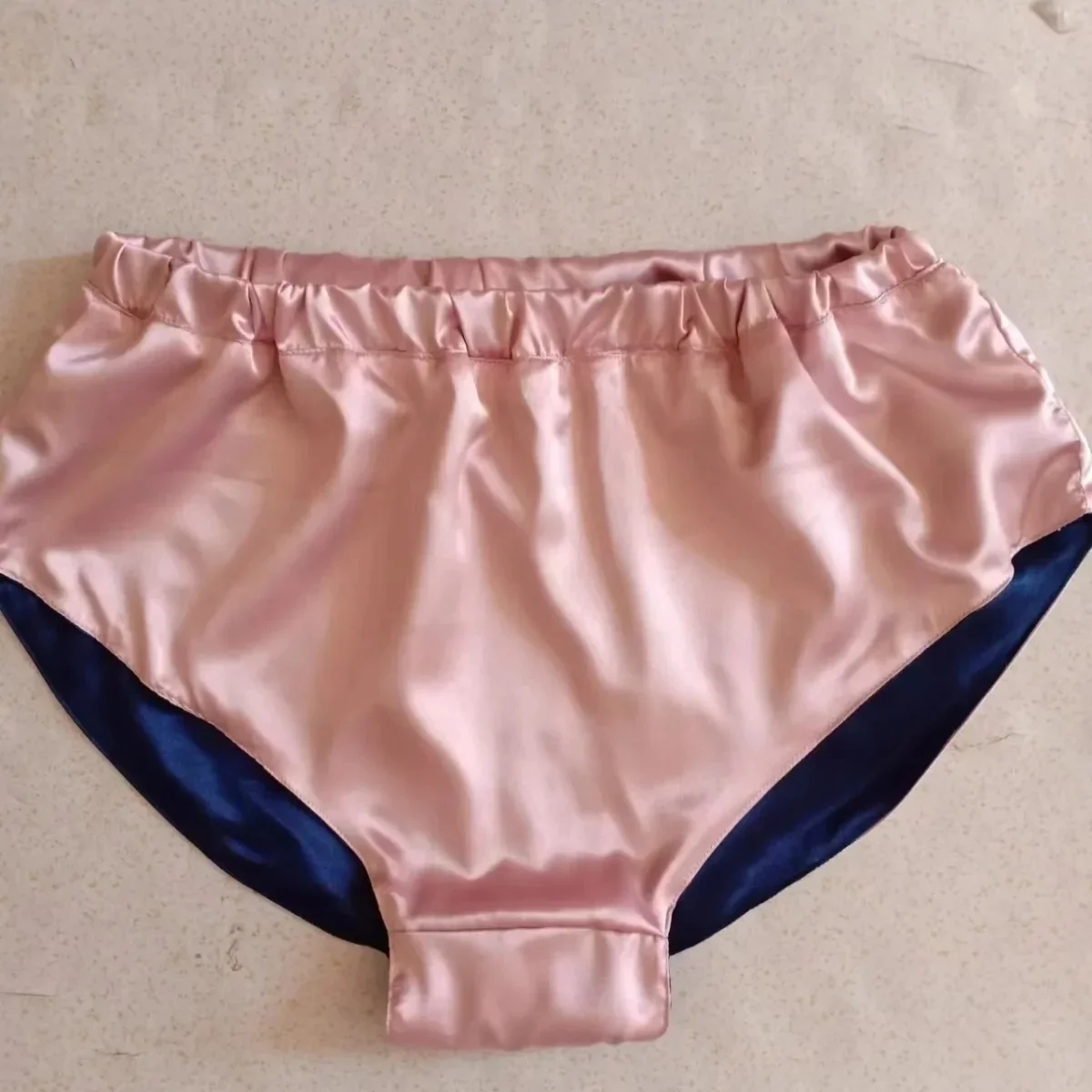 Handmake Sexy Men's Silky Touch Smooth Panties Comfort Soft Panty Live Show Dance Costume Larger Size Harajuku BF Gift FKK Party
Handmake Sexy Men's Silky Touch Smooth Panties Comfort Soft Panty Live Show Dance Costume Larger Size Harajuku BF Gift FKK Party