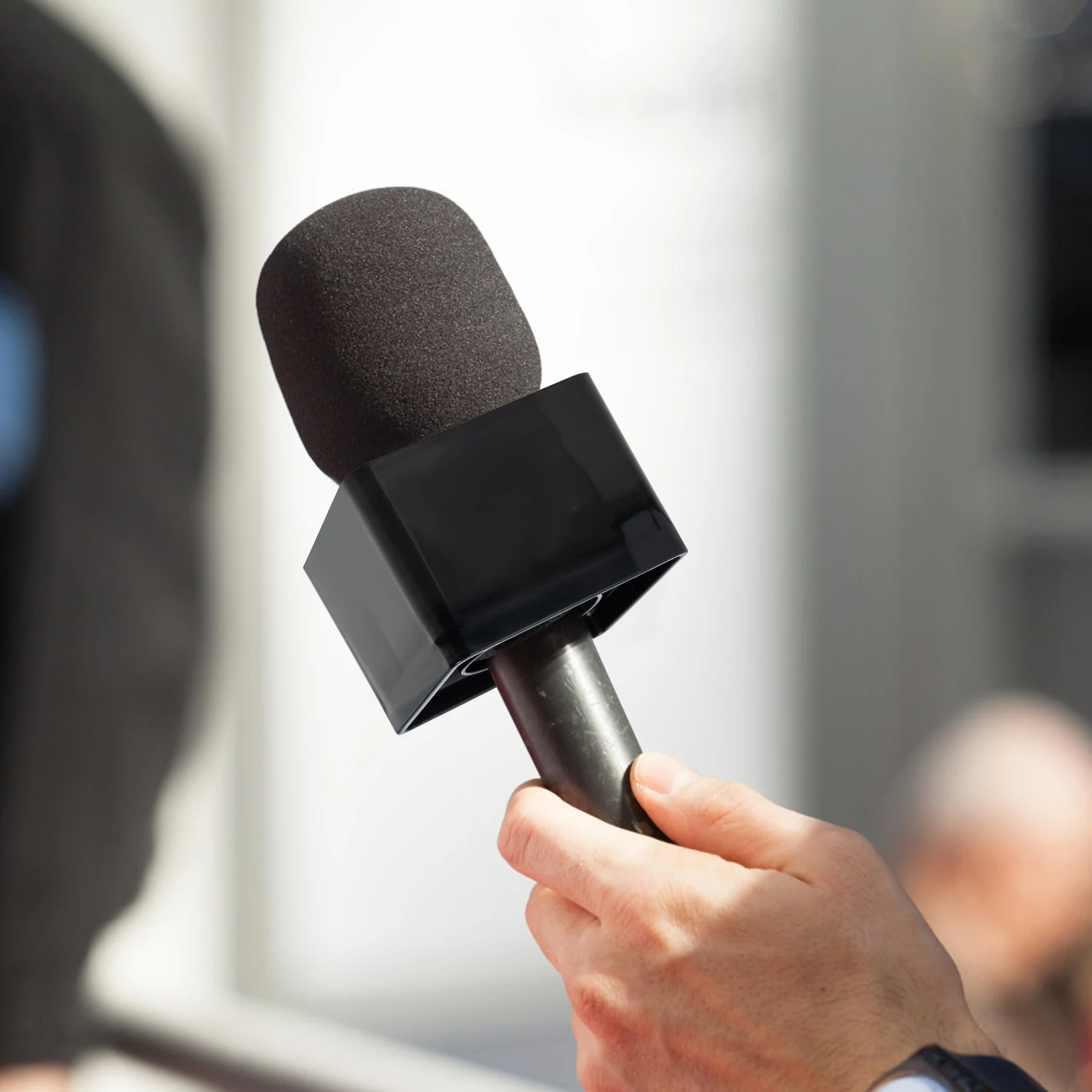 2Pcs Anti Drop Microphone Station Logo Black ABS Sponge Compact Mic Logo Flag for Outdoor Interview Use Microphone Flag
2Pcs Anti Drop Microphone Station Logo Black ABS Sponge Compact Mic Logo Flag for Outdoor Interview Use Microphone Flag