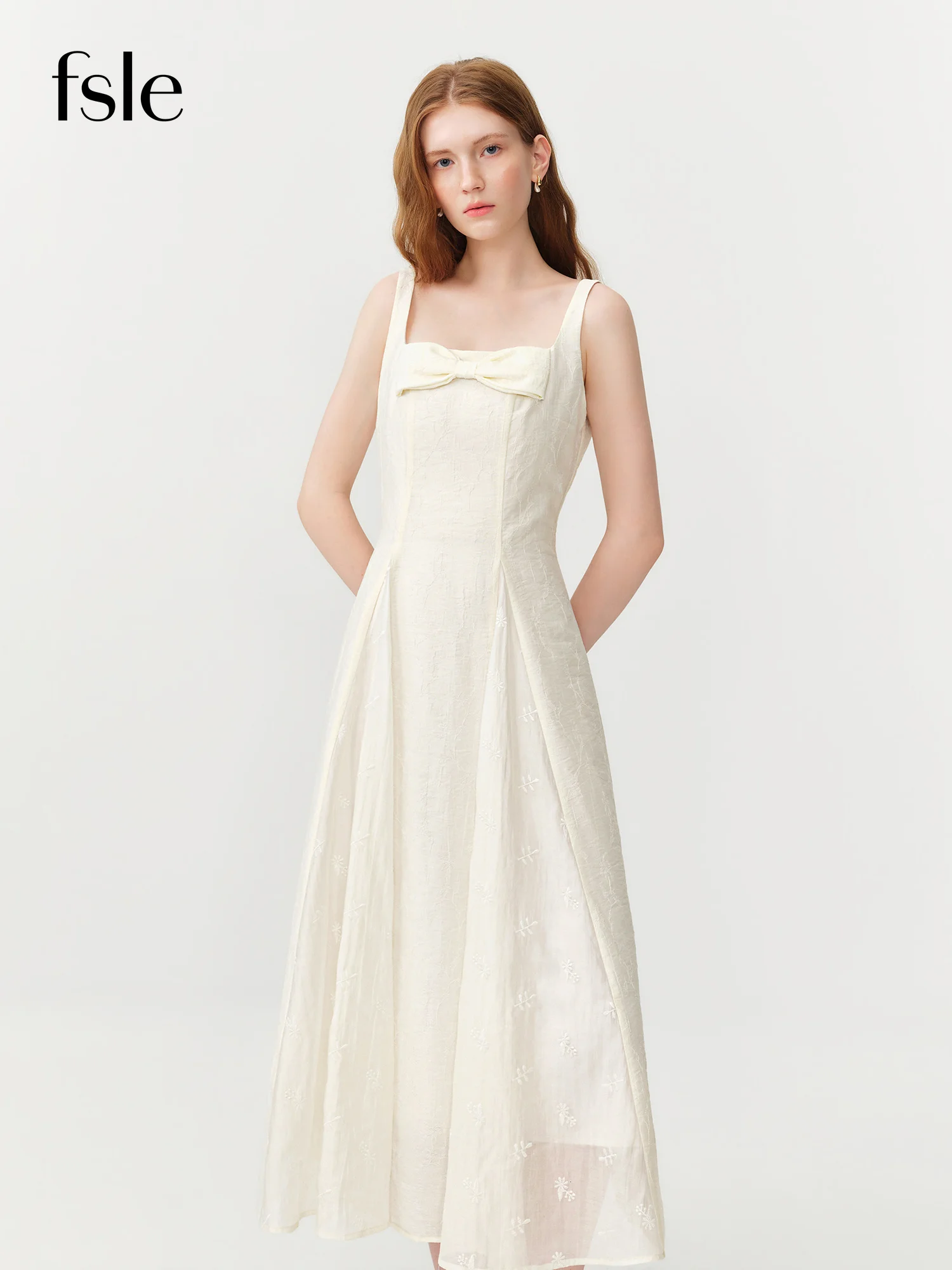 FSLE 2026 Summer New French Style Bow A-Line Dress Women Square Neck Sleeveless Textured Waist Slim Fit Casual Commute Dress
FSLE 2026 Summer New French Style Bow A-Line Dress Women Square Neck Sleeveless Textured Waist Slim Fit Casual Commute Dress