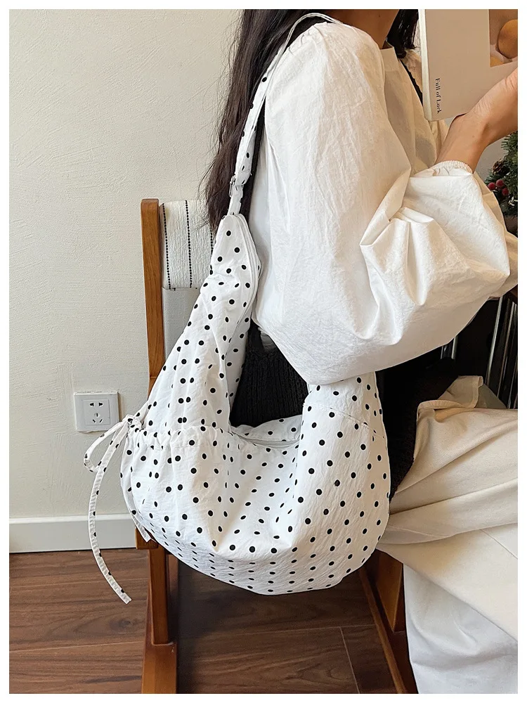 Polka Dot Shoulder Bag Fashion Black White Pleated Lace Drawstr Dumpling Bag Crossbody Bag Commuting Women Crossbody Bag
Polka Dot Shoulder Bag Fashion Black White Pleated Lace Drawstr Dumpling Bag Crossbody Bag Commuting Women Crossbody Bag