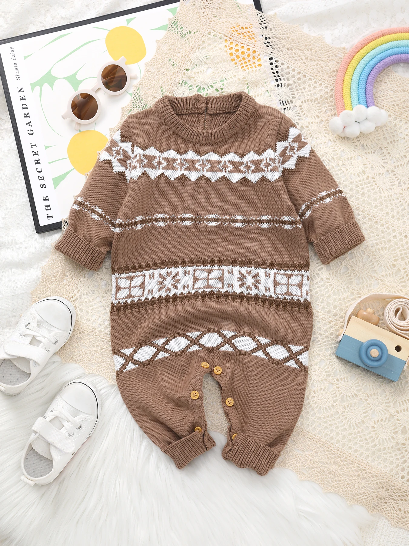 Новинка 2023 года, детский комбинезон для мальчиков и девочек, милый коричневый осенний комбинезон в полоску с героями мультфильмов
Новинка 2023 года, детский комбинезон для мальчиков и девочек, милый коричневый осенний комбинезон в полоску с героями мультфильмов