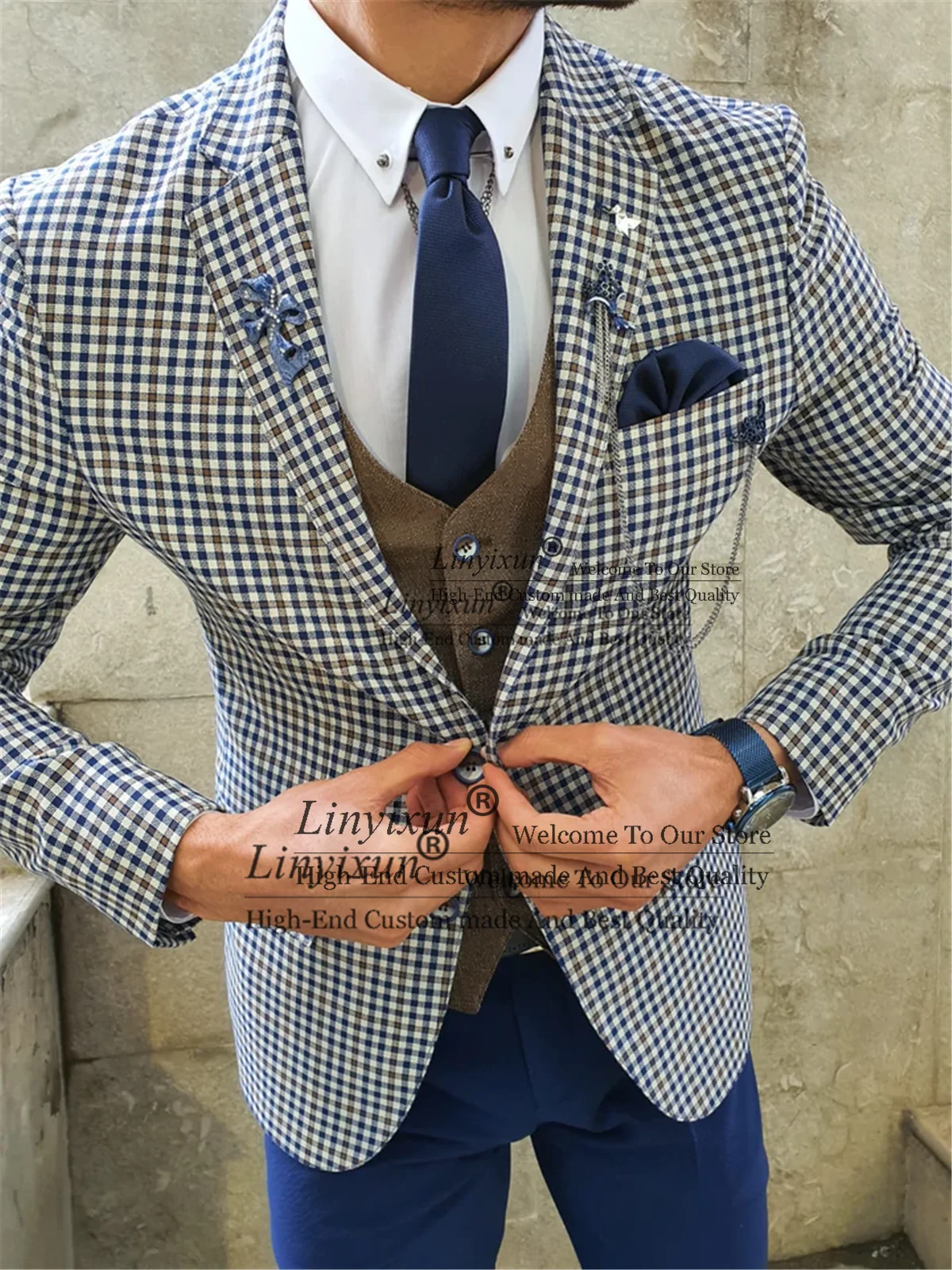 Modern Checkered Notched Lapel Men Suit for Wedding Slim Fit 3 Pieces Plaid Best Man Blazer Fashion Prom Party ensembles homme
Modern Checkered Notched Lapel Men Suit for Wedding Slim Fit 3 Pieces Plaid Best Man Blazer Fashion Prom Party ensembles homme