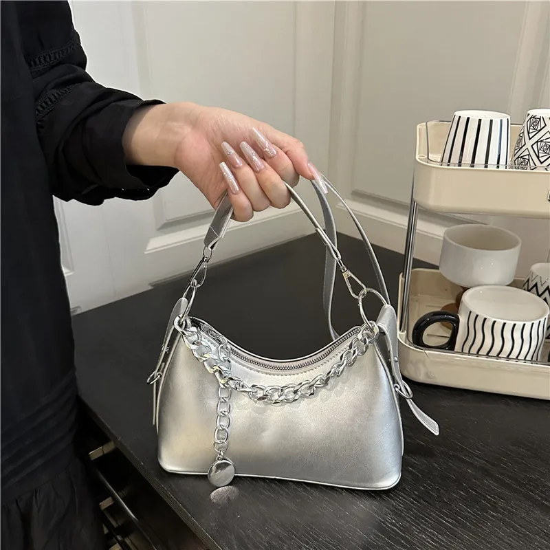 Популярная маленькая женская сумка, новая модная и простая сумка через плечо, повседневные и универсальные сумки через плечо в западном стиле.
Популярная маленькая женская сумка, новая модная и простая сумка через плечо, повседневные и универсальные сумки через плечо в западном стиле.