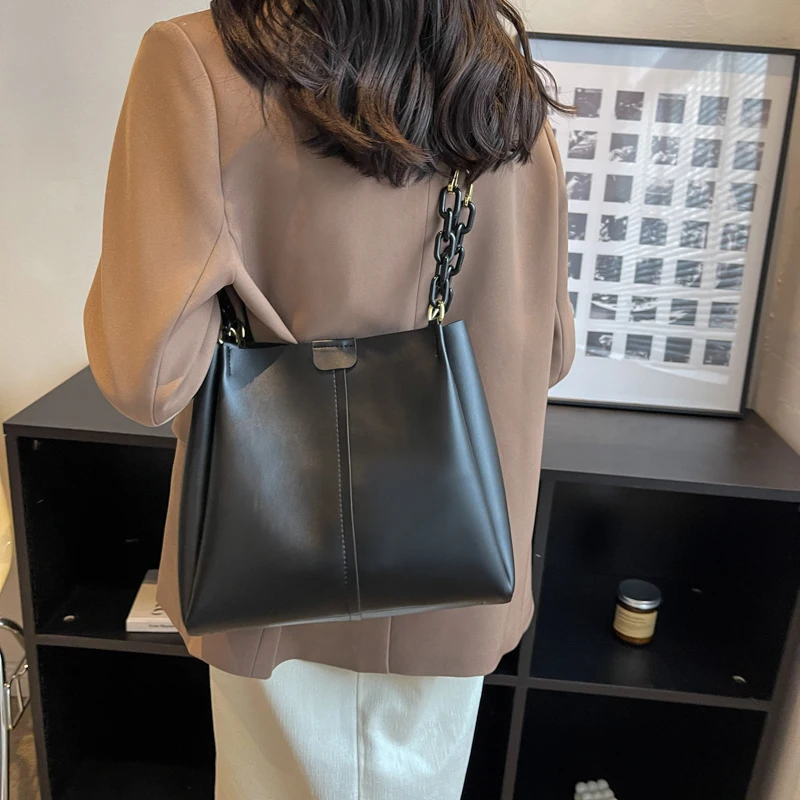 2024 Fashion New Message Simple Shoulder Women Bags Tote Chain Adjustable Strap Big Pockets Leisure Multi-function PU Leather
2024 Fashion New Message Simple Shoulder Women Bags Tote Chain Adjustable Strap Big Pockets Leisure Multi-function PU Leather