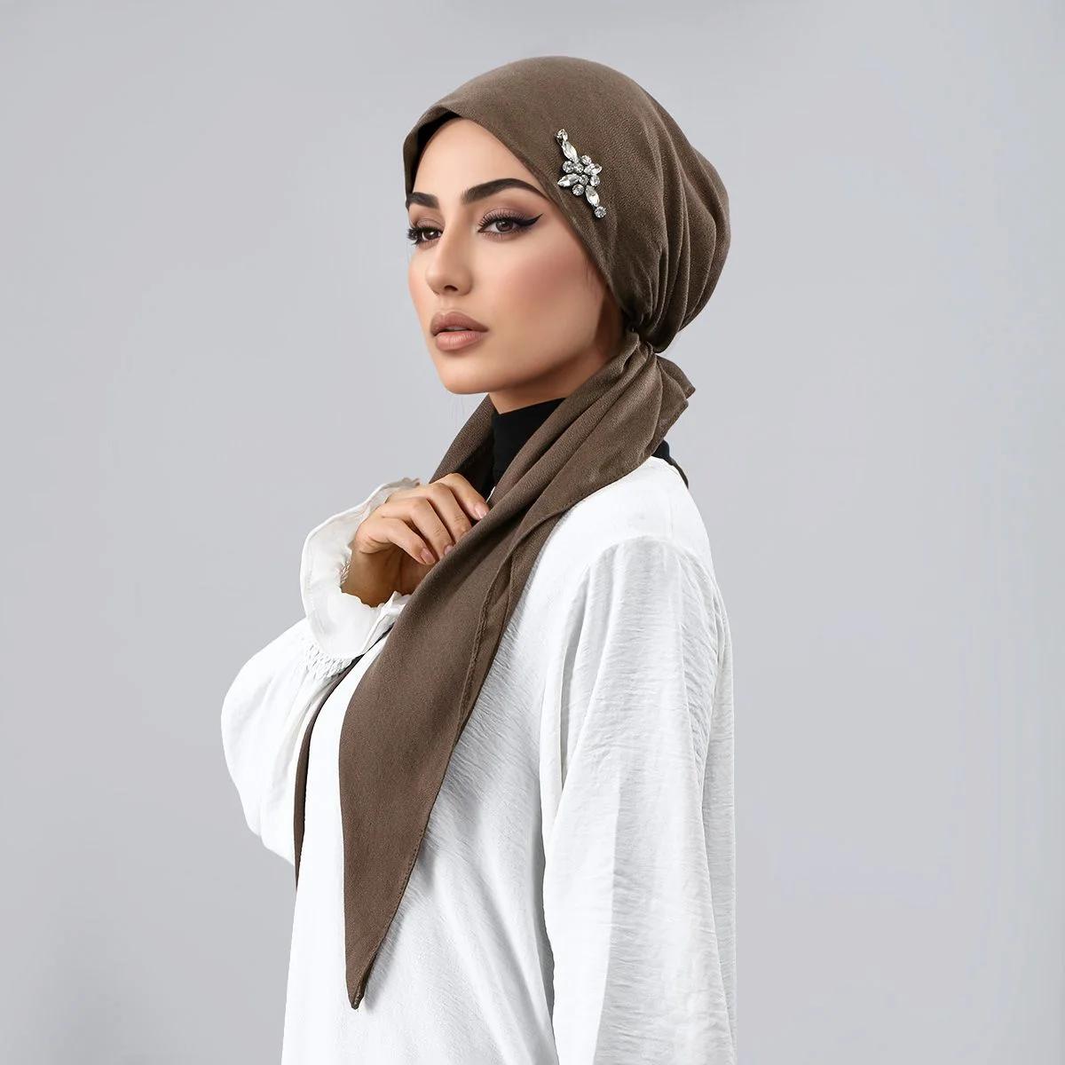 Muslim Cotton linen Hijab Fashion Hot Stamping Rhinestone Cotton and Linen Headscarf hat Soft and Skin-friendly Head Wraps
Muslim Cotton linen Hijab Fashion Hot Stamping Rhinestone Cotton and Linen Headscarf hat Soft and Skin-friendly Head Wraps