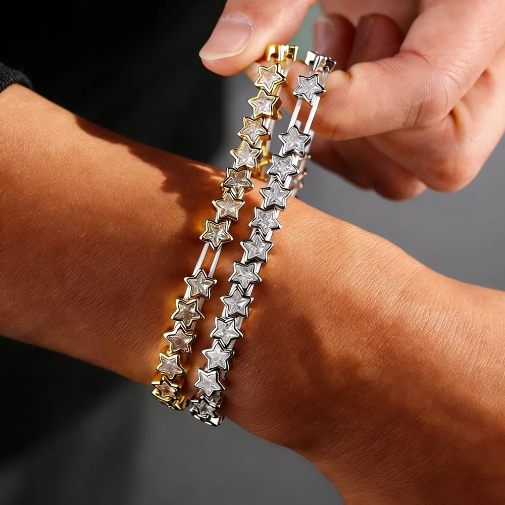 Women's Star Bracelet With Zircon Setting, Stylish, Simple, luxurious, Suitable for Banquets and Anniversaries.
Women's Star Bracelet With Zircon Setting, Stylish, Simple, luxurious, Suitable for Banquets and Anniversaries.