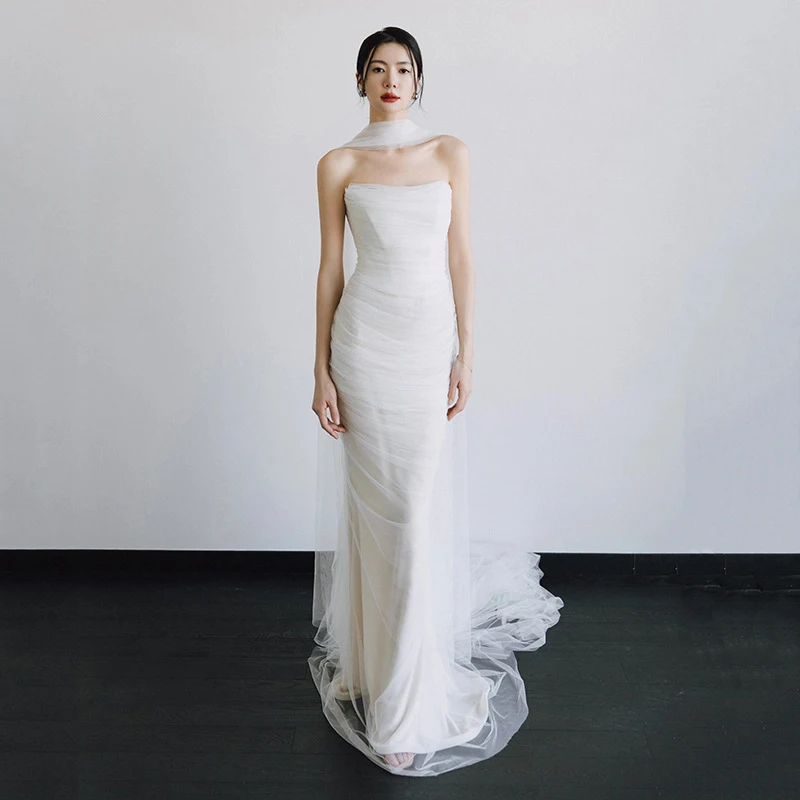 French-style strapless light wedding dress with a high-end, simple satin finish, elegant bridal dress for welcoming guests, whit
French-style strapless light wedding dress with a high-end, simple satin finish, elegant bridal dress for welcoming guests, whit