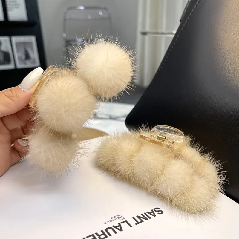 Mink Fur Claw Clip Plush Hair Clip Fashion Shark Clip Hair Accessory Large Hairpin Back Head Hair Scratching Ponytail Hair Claw
Mink Fur Claw Clip Plush Hair Clip Fashion Shark Clip Hair Accessory Large Hairpin Back Head Hair Scratching Ponytail Hair Claw