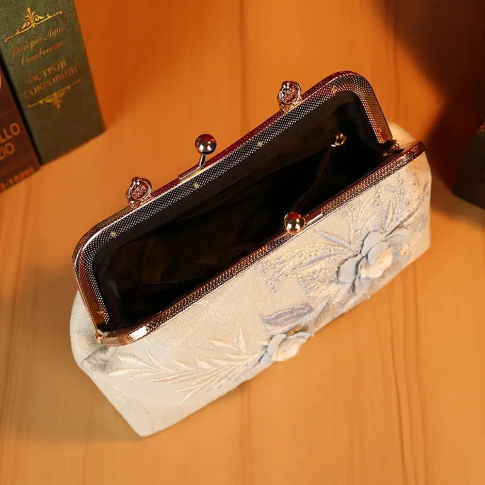 Vintage Embroidered Kiss Lock Handbag Chinese Style Top-Handle Pearl Chain Bag Tassel Small Square Floral Lace Evening Bag Bride
Vintage Embroidered Kiss Lock Handbag Chinese Style Top-Handle Pearl Chain Bag Tassel Small Square Floral Lace Evening Bag Bride