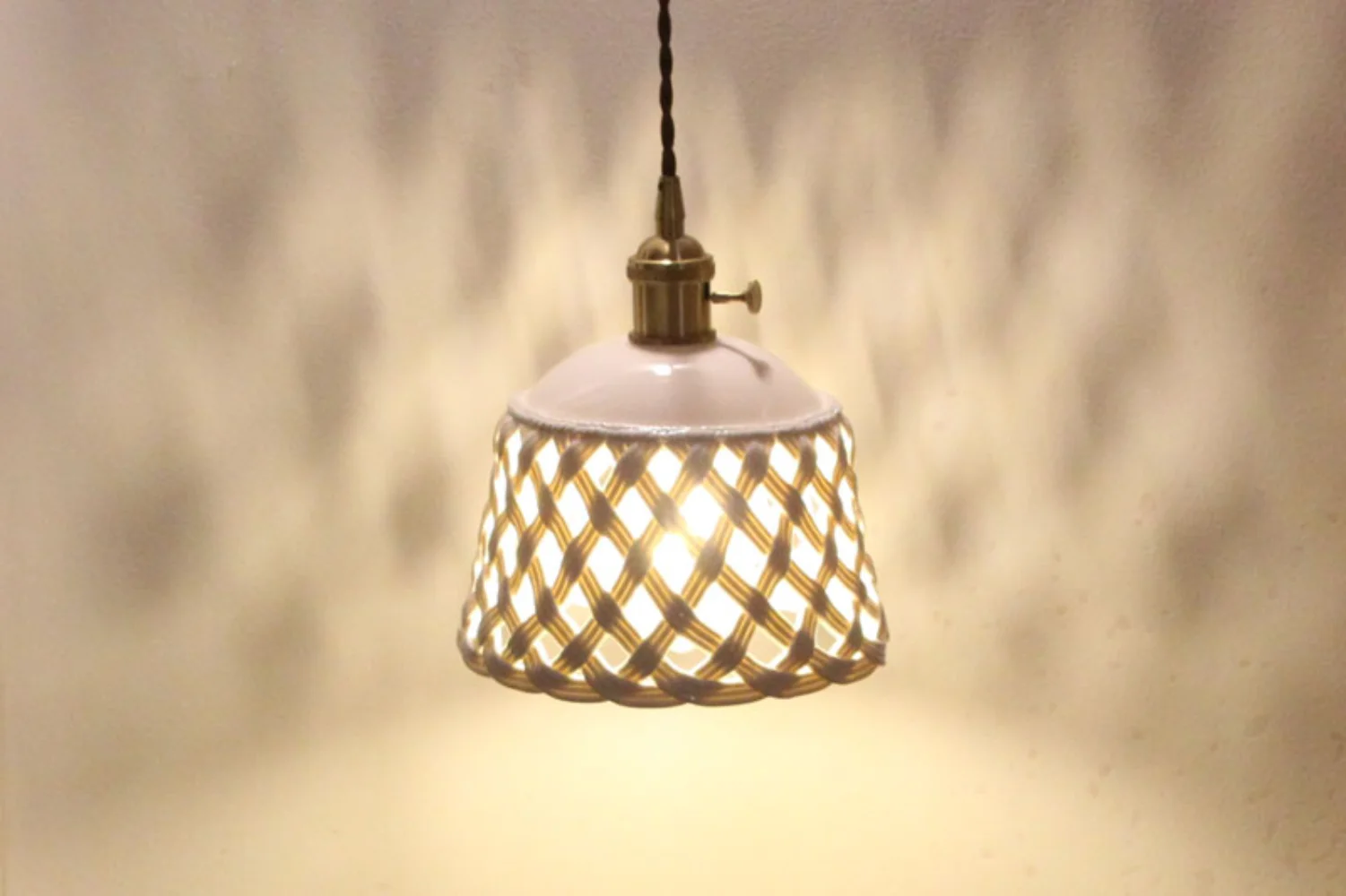 LED pendant lamp modern Nordic Handmade Ceramic Pendant Light Copper Hanging Lamp Ceramics Clothing Bedside Bar light
LED pendant lamp modern Nordic Handmade Ceramic Pendant Light Copper Hanging Lamp Ceramics Clothing Bedside Bar light