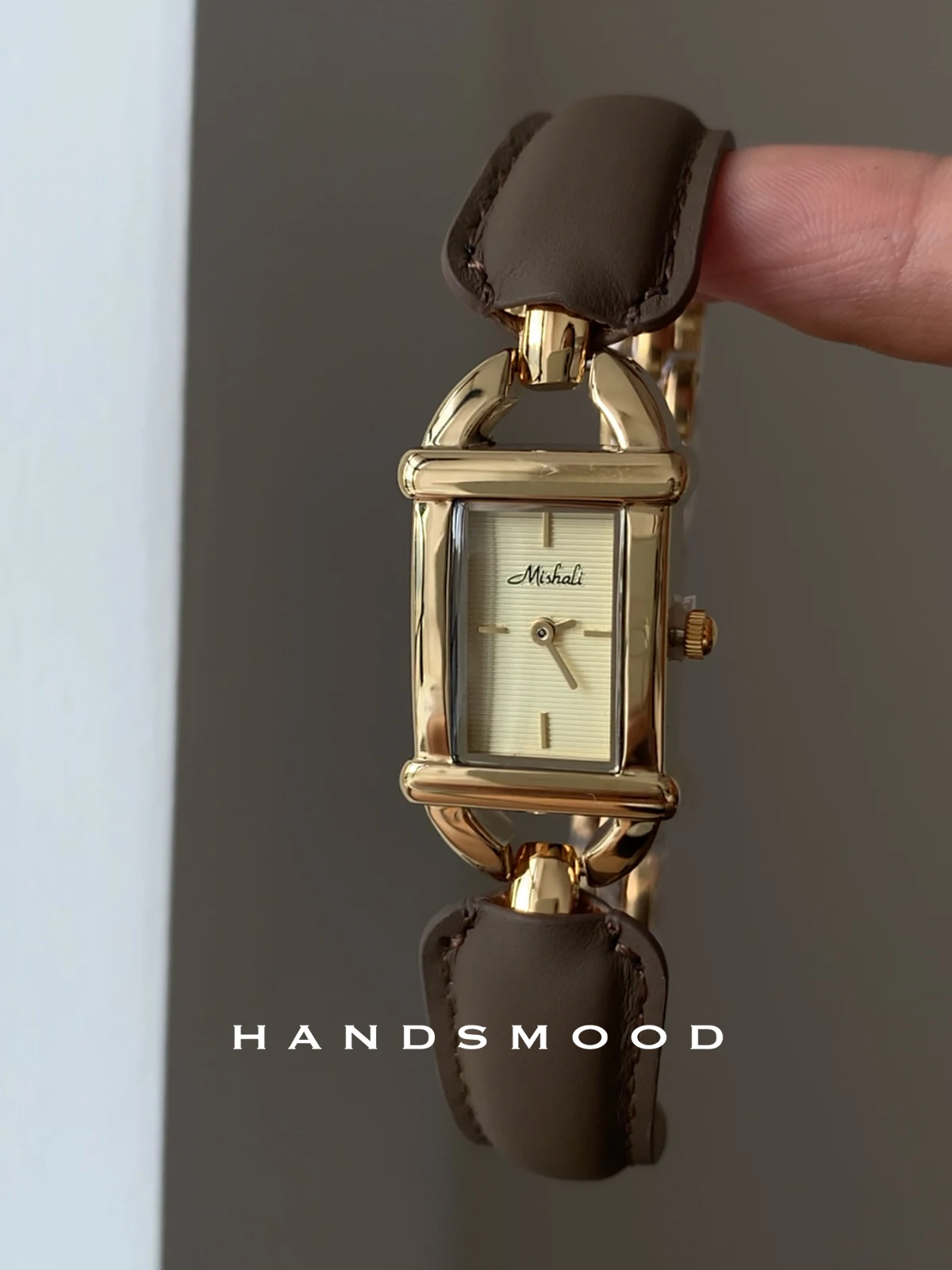 Vintage-Style Classic Premium Square Fashion Premium Leather Bracelet Women's Wristwatch Birthday Gift Stainless Steel Watch
Vintage-Style Classic Premium Square Fashion Premium Leather Bracelet Women's Wristwatch Birthday Gift Stainless Steel Watch