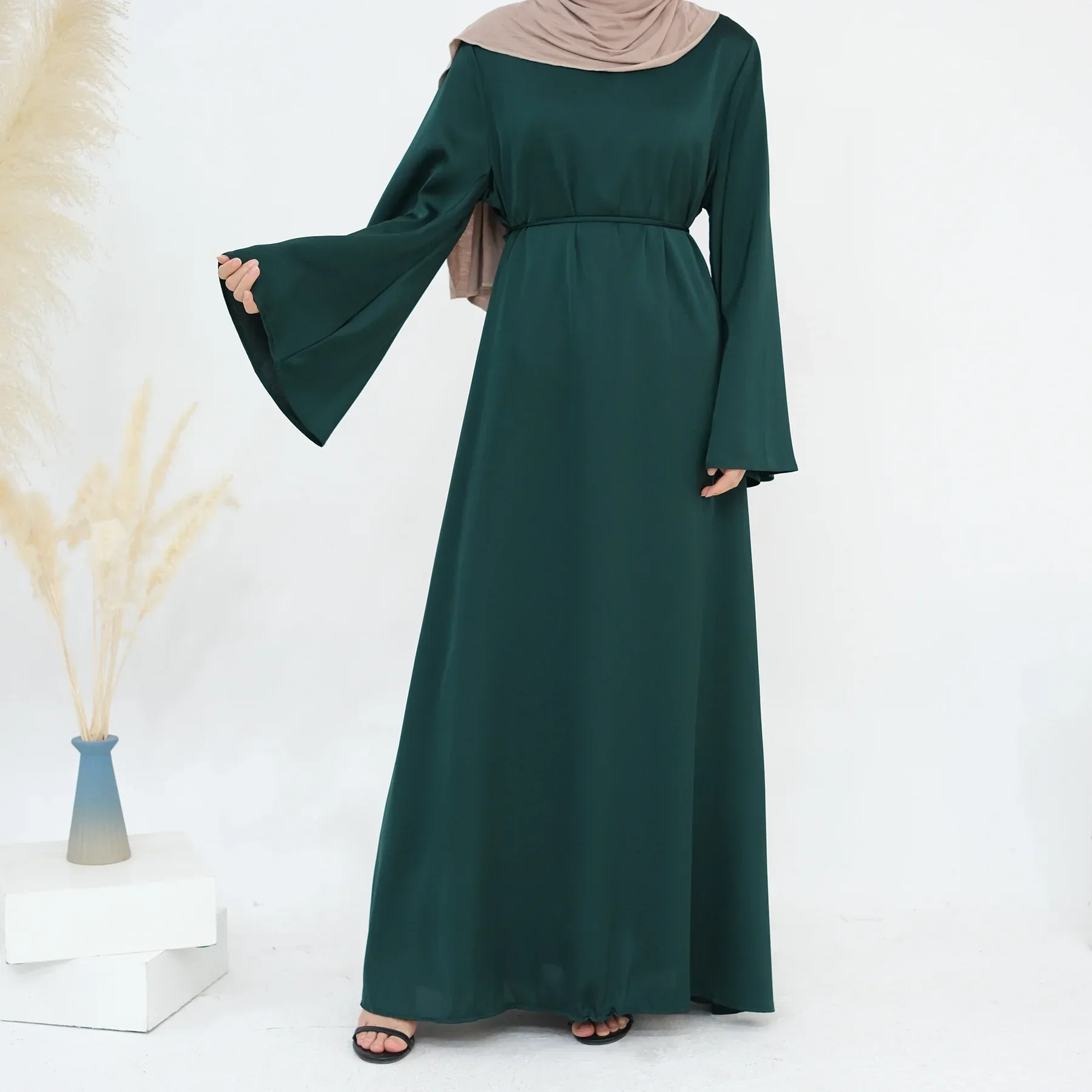 Ramadan Dubai Satin Abaya for Women Muslim Long Dress Kaftan Turkey Robe Islam Clothing Kebaya Eid Djellaba Caftan Arab Vestidos
Ramadan Dubai Satin Abaya for Women Muslim Long Dress Kaftan Turkey Robe Islam Clothing Kebaya Eid Djellaba Caftan Arab Vestidos