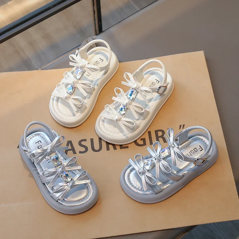 Girls Sandals Sweet Bows Shiny Crystal Kids Beach Shoes Open Toes Soft Sole 2025 Summer New Children Princess Shoes Non-slip Ins
Girls Sandals Sweet Bows Shiny Crystal Kids Beach Shoes Open Toes Soft Sole 2025 Summer New Children Princess Shoes Non-slip Ins