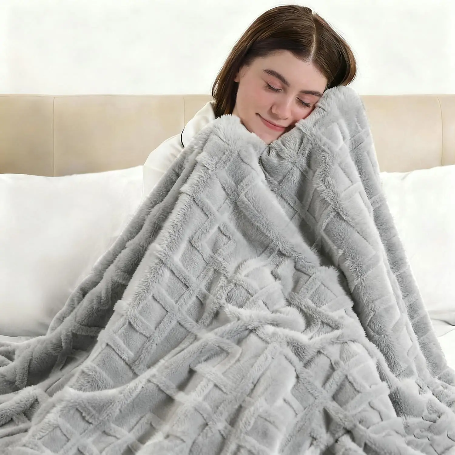 Luxury Faux Fur Heated Throw Blanket - 5 Heat Levels, 4H Auto-Off, 50"x60" Light Gray
Luxury Faux Fur Heated Throw Blanket - 5 Heat Levels, 4H Auto-Off, 50"x60" Light Gray