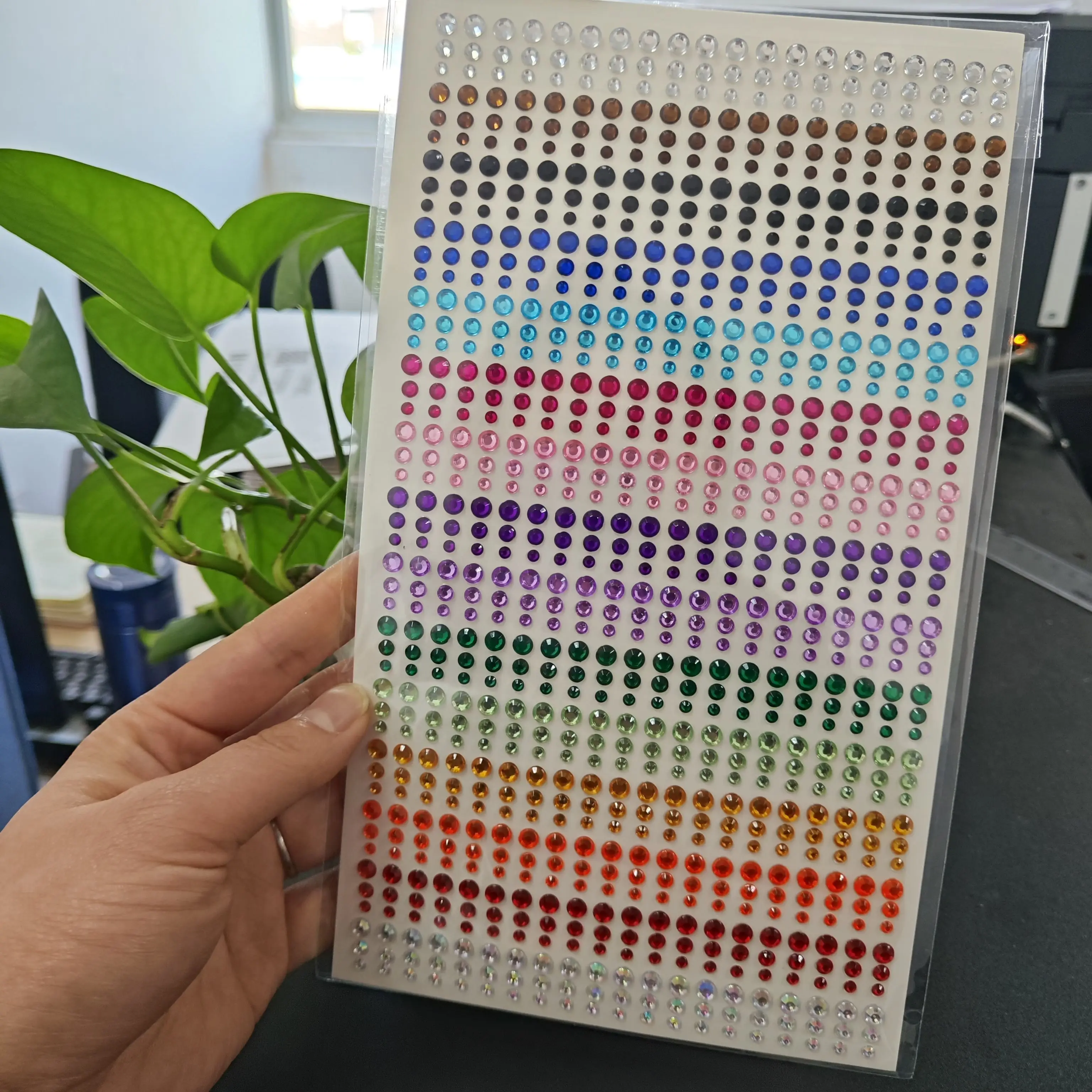 15 colors 3D 900Gems Kid Stage Eye Makeup Diamond Stickers 3/4/5/6mm Face Rhinestone Tattoo Slider DIY Party Face Crystal Decals
15 colors 3D 900Gems Kid Stage Eye Makeup Diamond Stickers 3/4/5/6mm Face Rhinestone Tattoo Slider DIY Party Face Crystal Decals