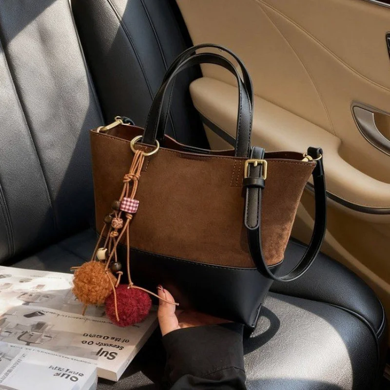 High-End Women's Simple Vintage Leather Tote Bag Paris Fashionable Elegant Ladies Casual Crossbody Messenger Bag
High-End Women's Simple Vintage Leather Tote Bag Paris Fashionable Elegant Ladies Casual Crossbody Messenger Bag