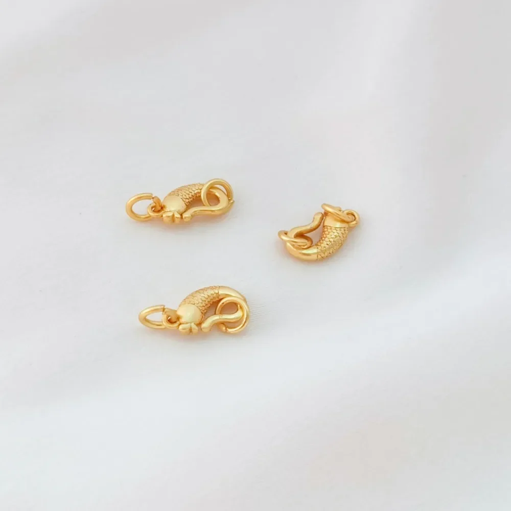 Ancient-style Golden Fish Simple Connection Buckle Sand Gold Bracelet Necklace Hook Buckle Head DIY Handmade Jewelry Matching
Ancient-style Golden Fish Simple Connection Buckle Sand Gold Bracelet Necklace Hook Buckle Head DIY Handmade Jewelry Matching