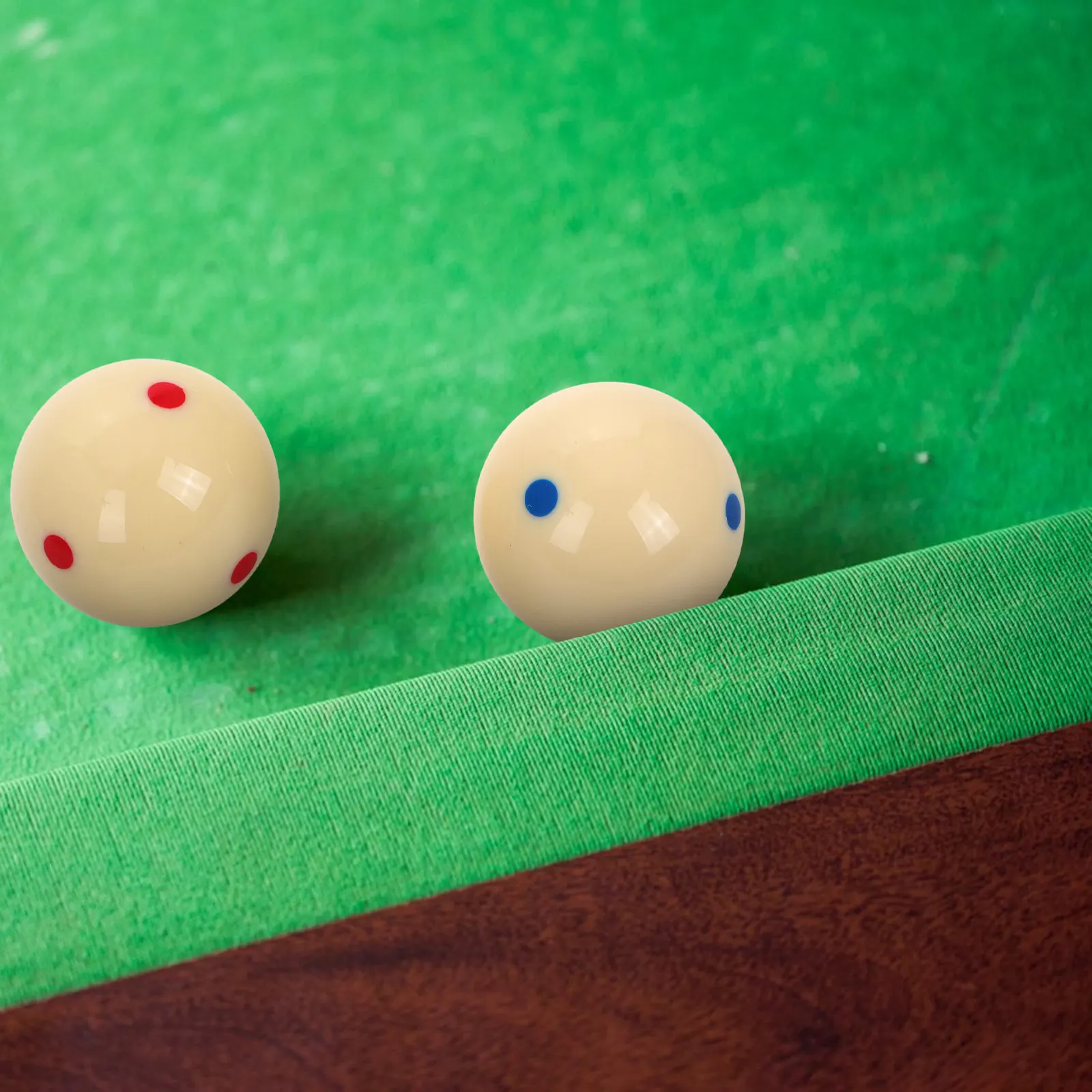 2Pcs Billiard Training Cue Ball White Pool Balls Featuring Six to Improve Accuracy Control Practice Cue Balls for All
2Pcs Billiard Training Cue Ball White Pool Balls Featuring Six to Improve Accuracy Control Practice Cue Balls for All