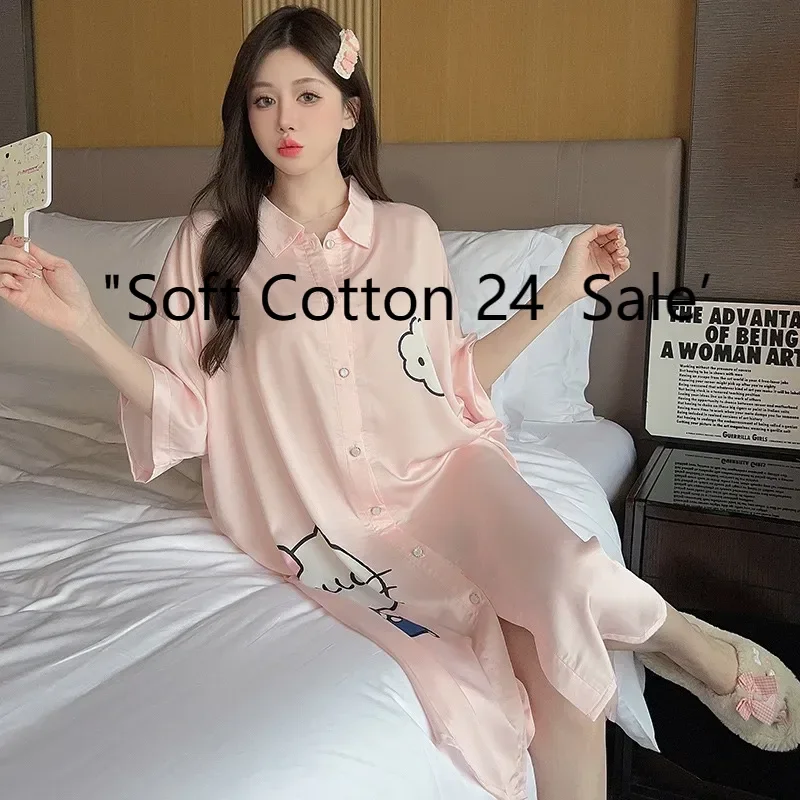 Hello Kitty's new summer women's models, nightgown V-neck women's summer silk cartoon cardigan pajamas, Hello Kitty loungewear
Hello Kitty's new summer women's models, nightgown V-neck women's summer silk cartoon cardigan pajamas, Hello Kitty loungewear