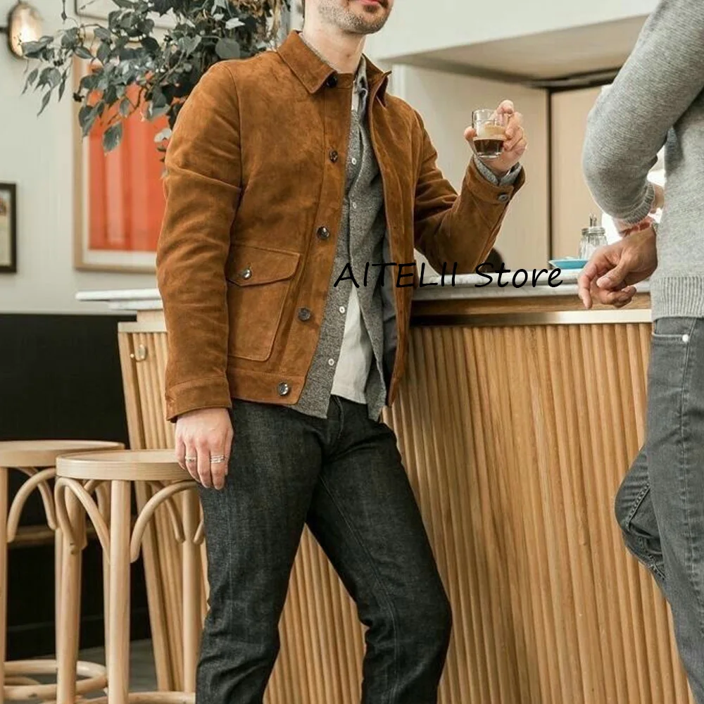 Классический мужской костюм на пуговицах с карманами из замши, уличная одежда, куртки для мужчин, повседневные однобортные костюмы с лацканами, модный блейзер 
Классический мужской костюм на пуговицах с карманами из замши, уличная одежда, куртки для мужчин, повседневные однобортные костюмы с лацканами, модный блейзер