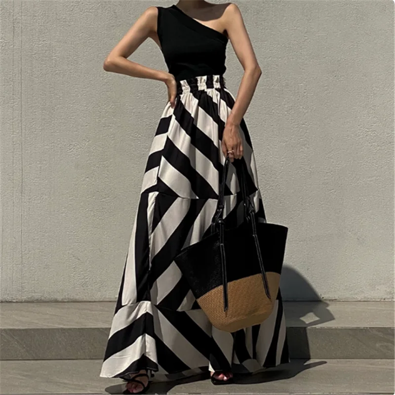 French Summer Holiday Two Piece Sets Irregular One Shoulder Short Black Tank Top&High Waist Long Skirt Suits Vacation Maxi Dress
French Summer Holiday Two Piece Sets Irregular One Shoulder Short Black Tank Top&High Waist Long Skirt Suits Vacation Maxi Dress